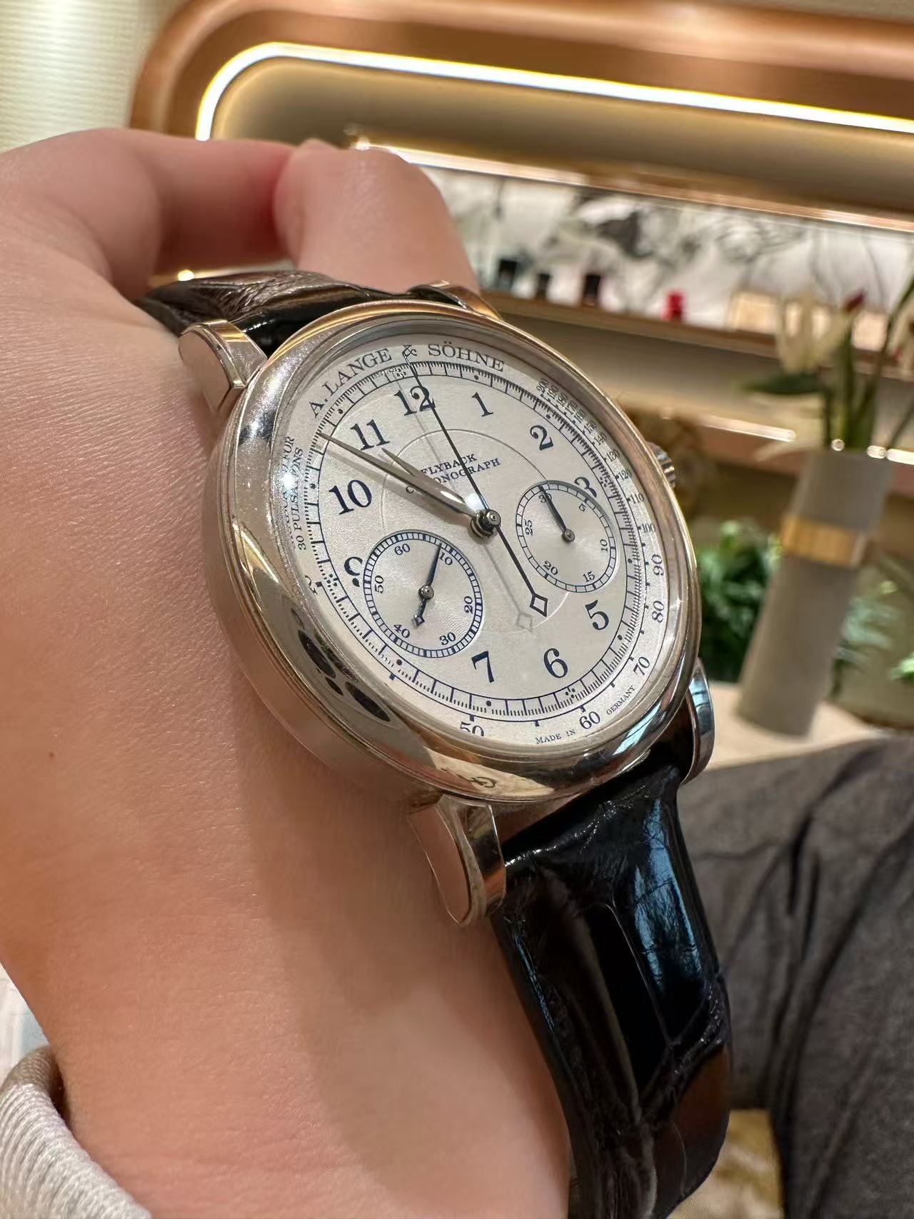A. Lange & S&ouml;hne 410.026 detail 1