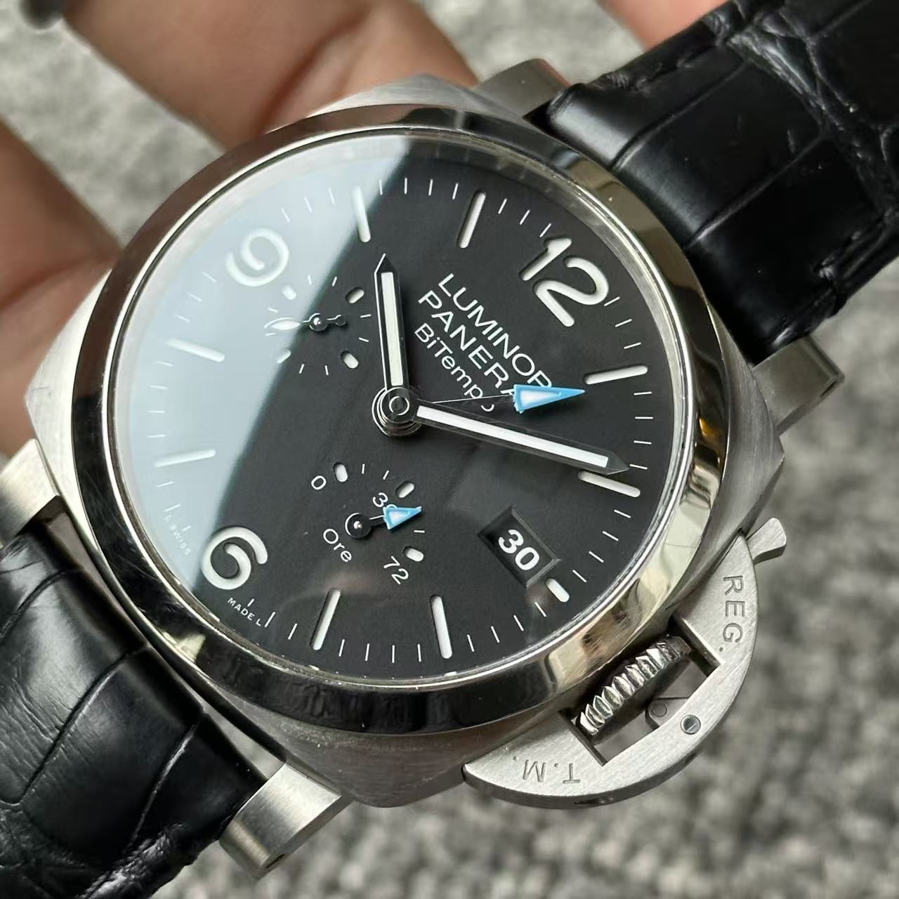 Panerai PAM01360 detail 3