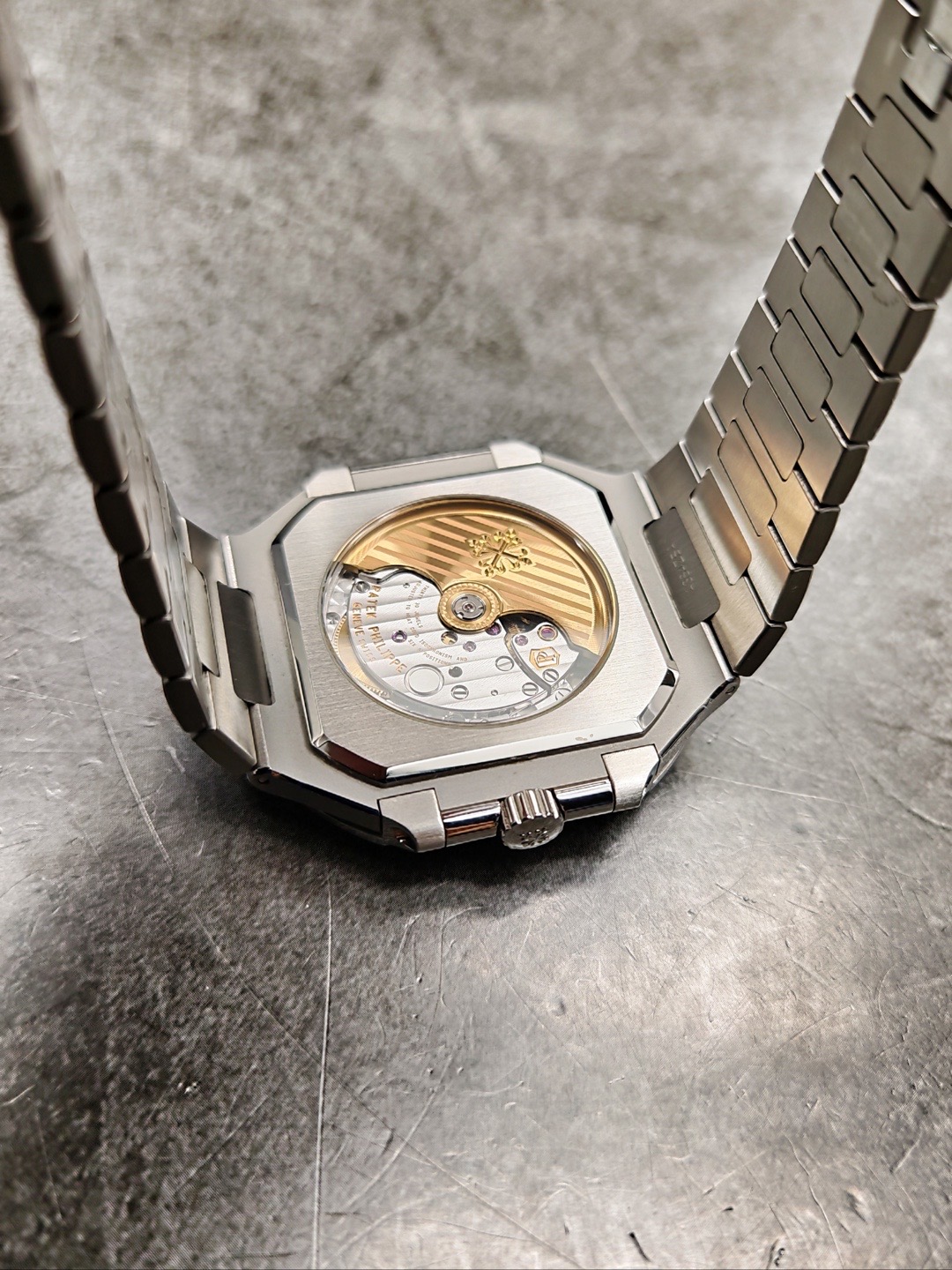 Patek Philippe 5821 / 1A-001 detail 5