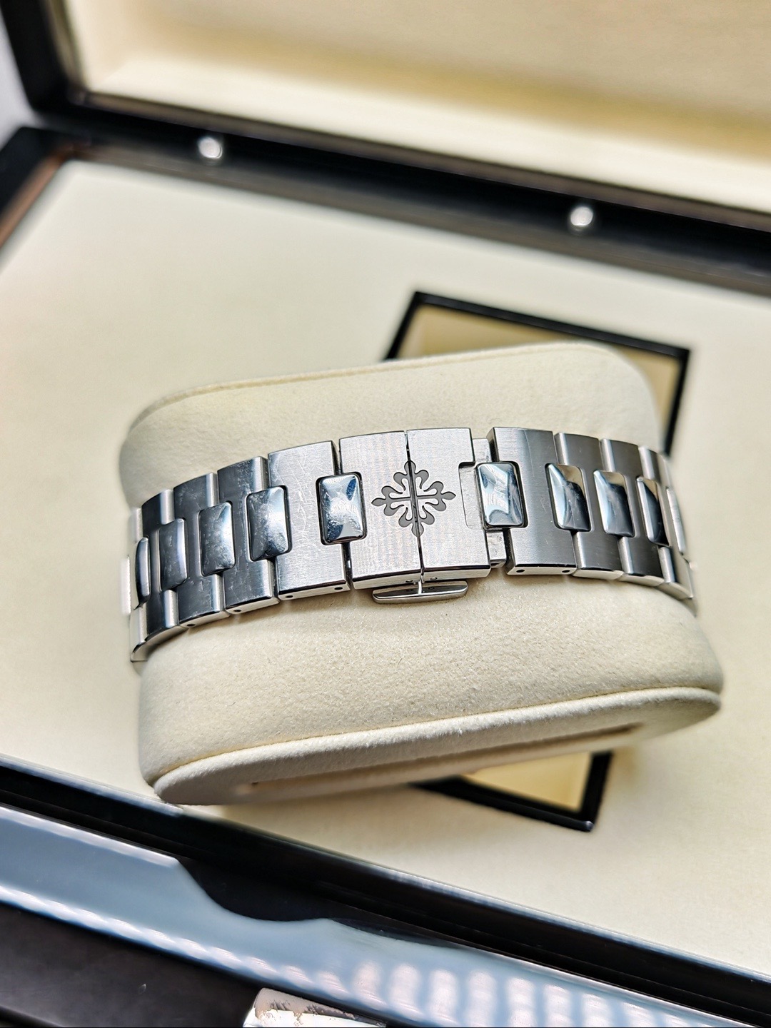 Patek Philippe 5821 / 1A-001 detail 6