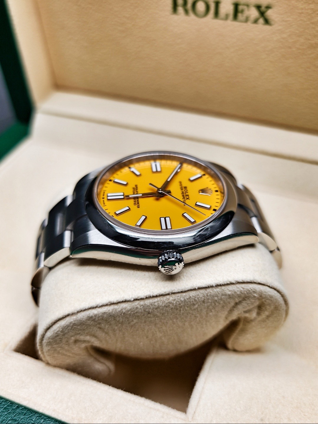 Rolex 124300-0004 detail 2