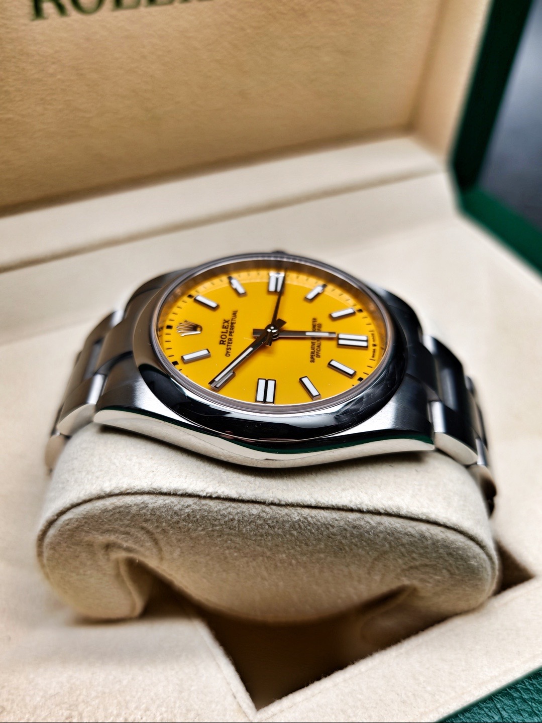 Rolex 124300-0004 detail 4