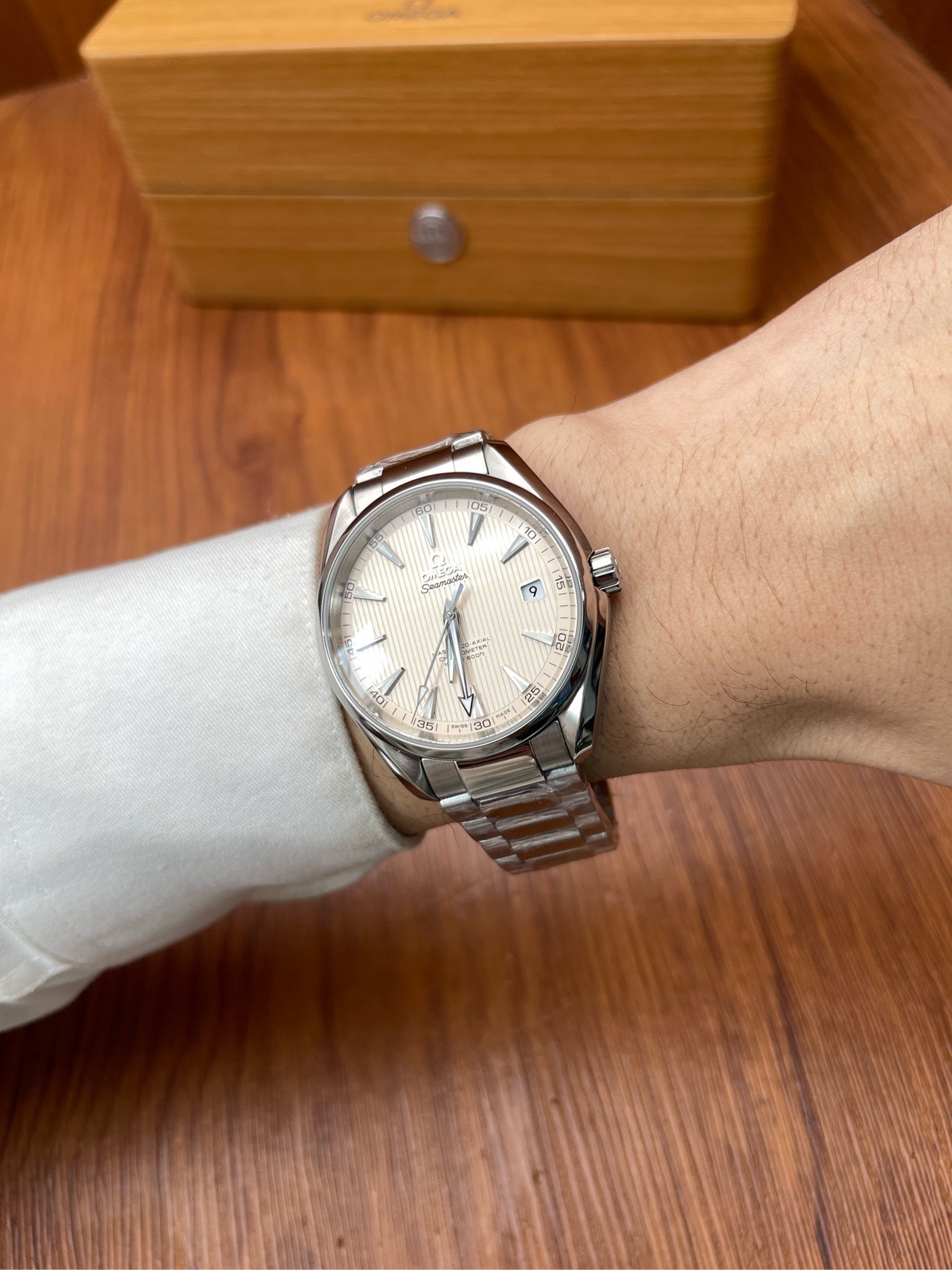 Omega 231.10.42.21.02.003 detail 4