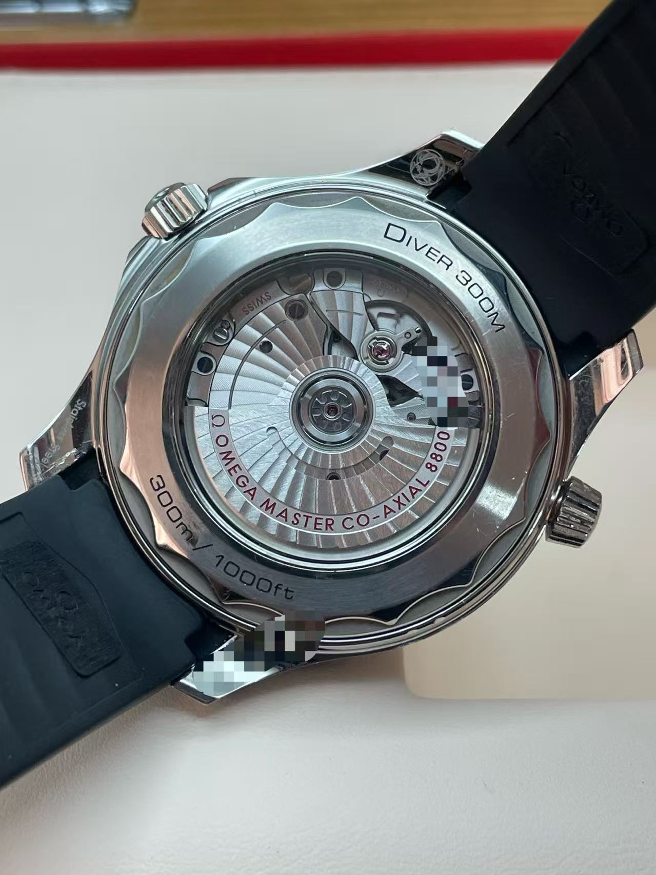 Omega 210.32.42.20.01.001 detail 2