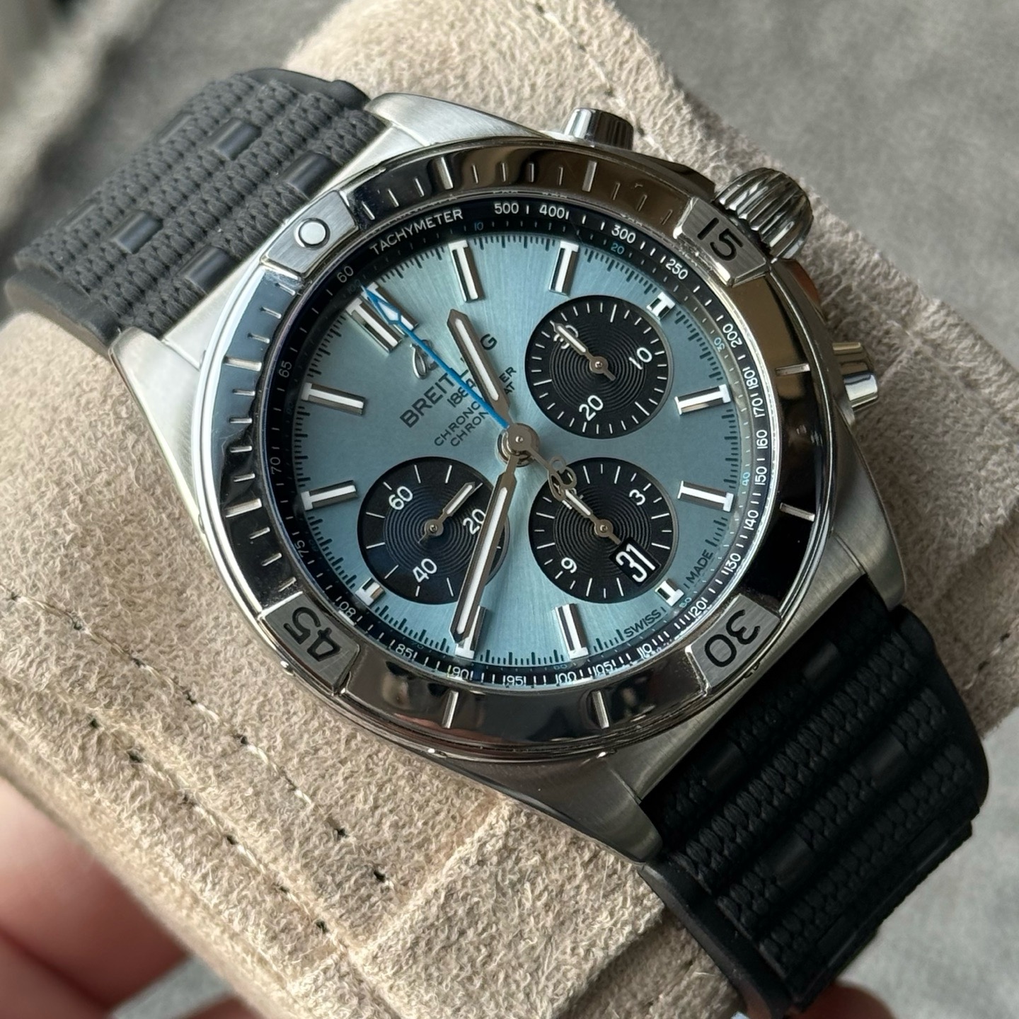 Breitling PB0134101C1S2 detail 2