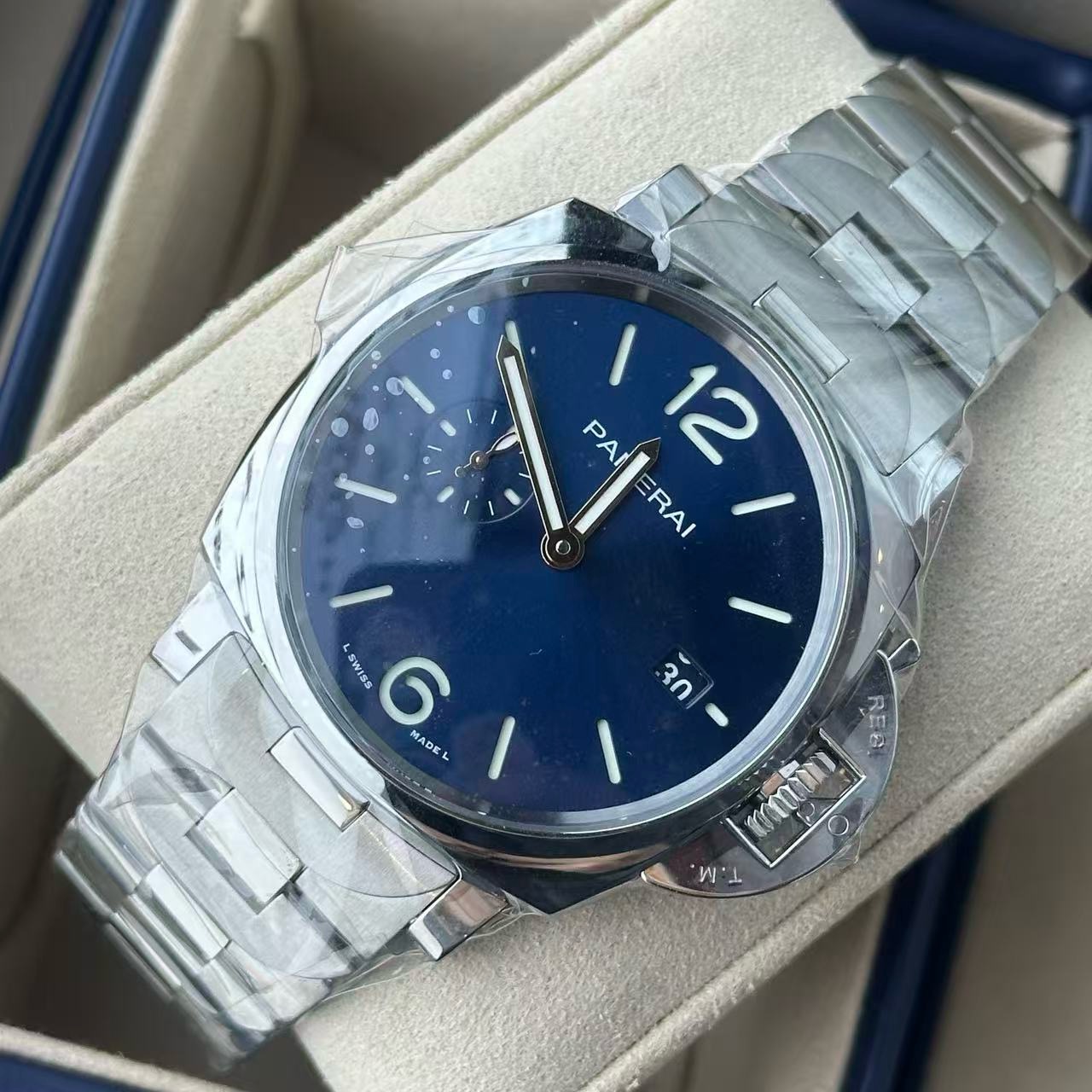 Panerai PAM01124 detail 1