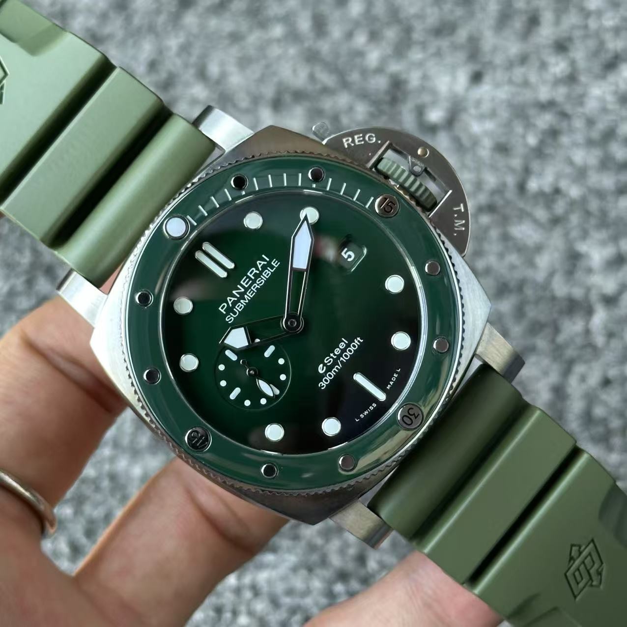 Panerai PAM01287 detail 2