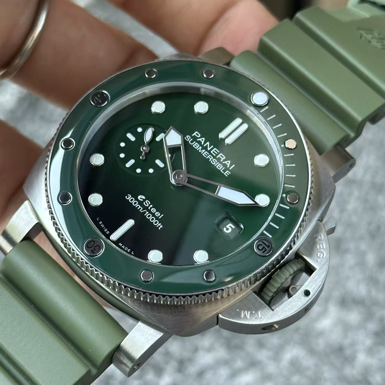 Panerai PAM01287 detail 1