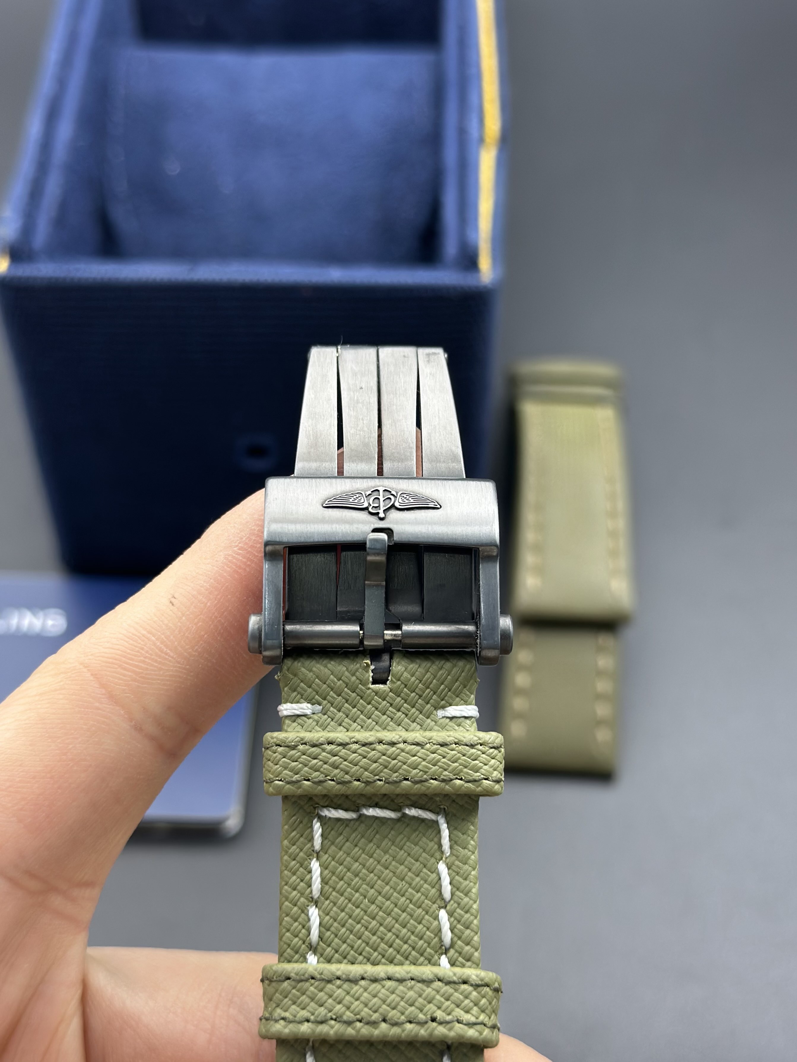 Breitling V323952A1L1X2 detail 4