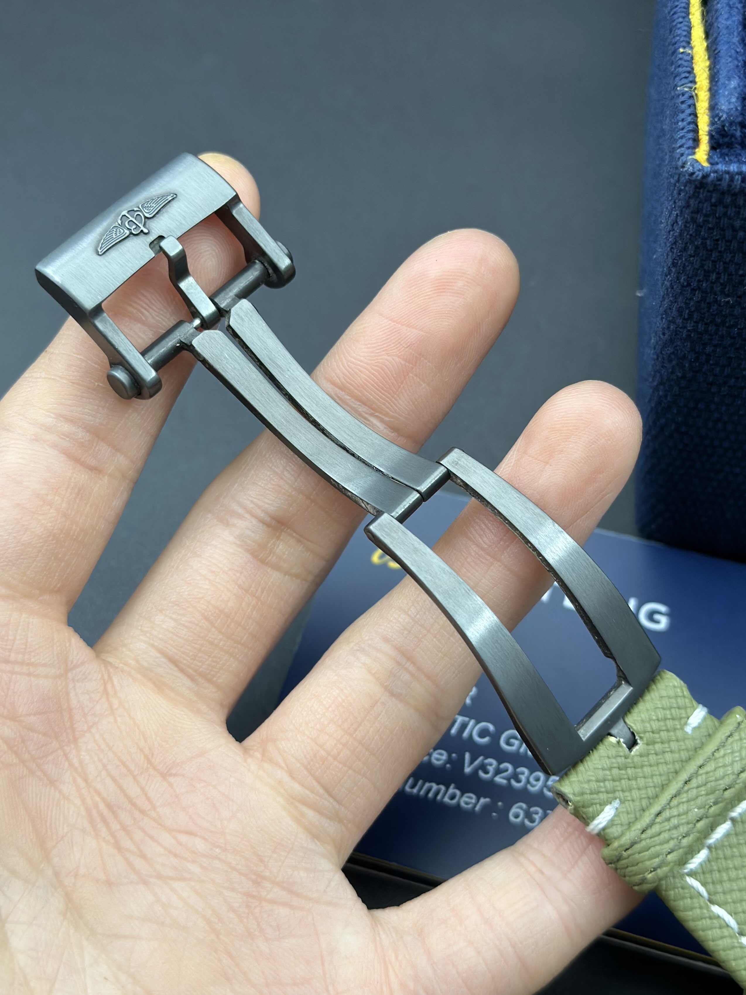 Breitling V323952A1L1X2 detail 5