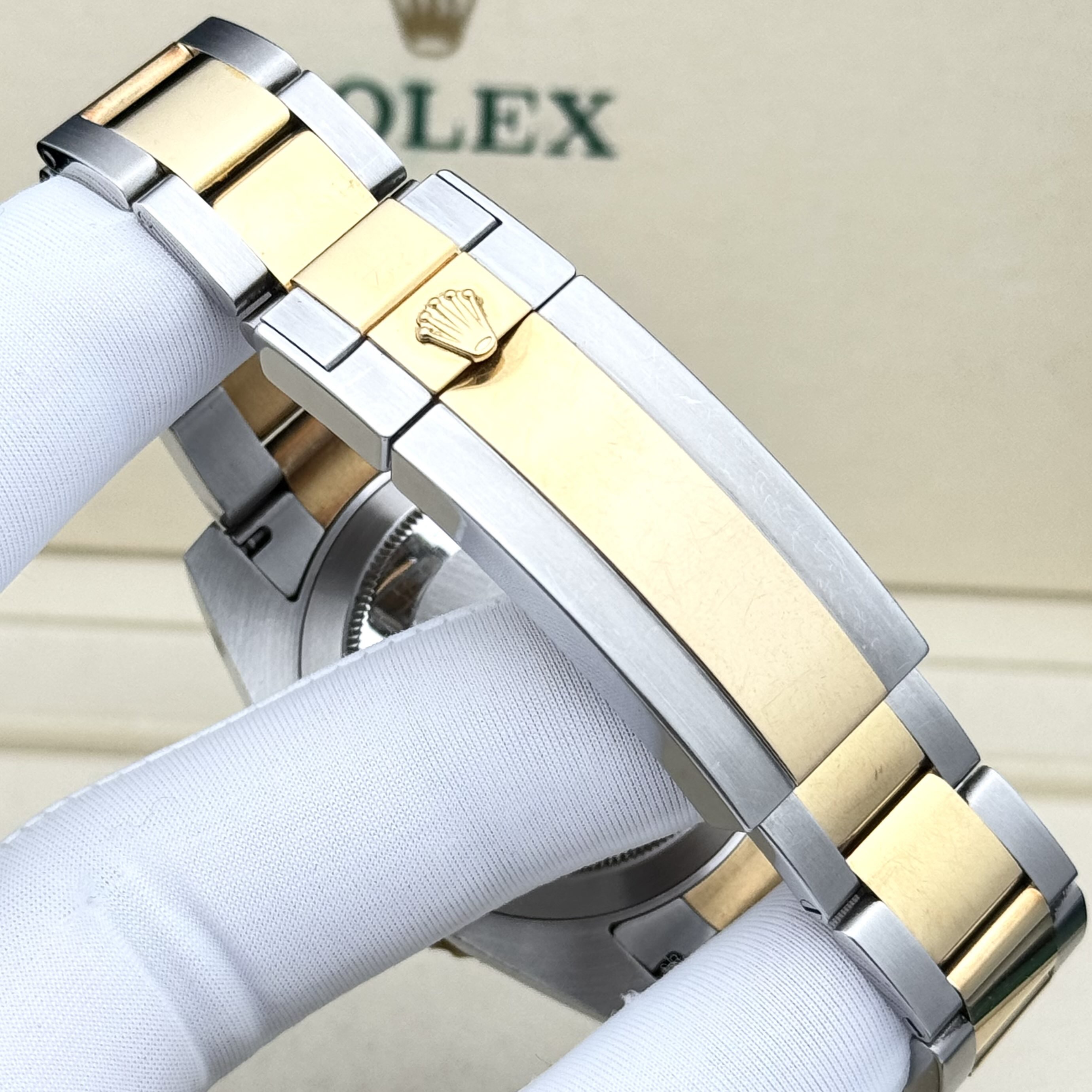 Rolex 116613ln detail 3