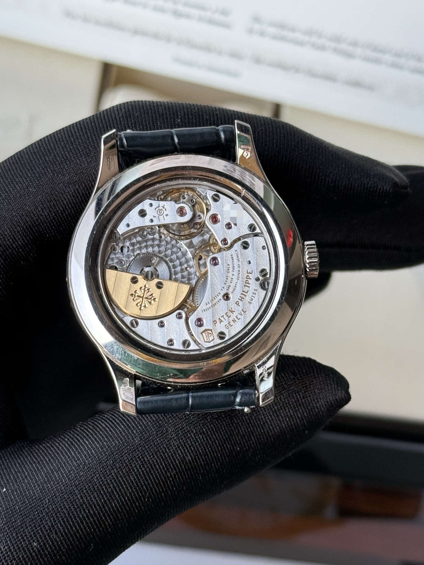Patek Philippe 5327G-001 detail 1
