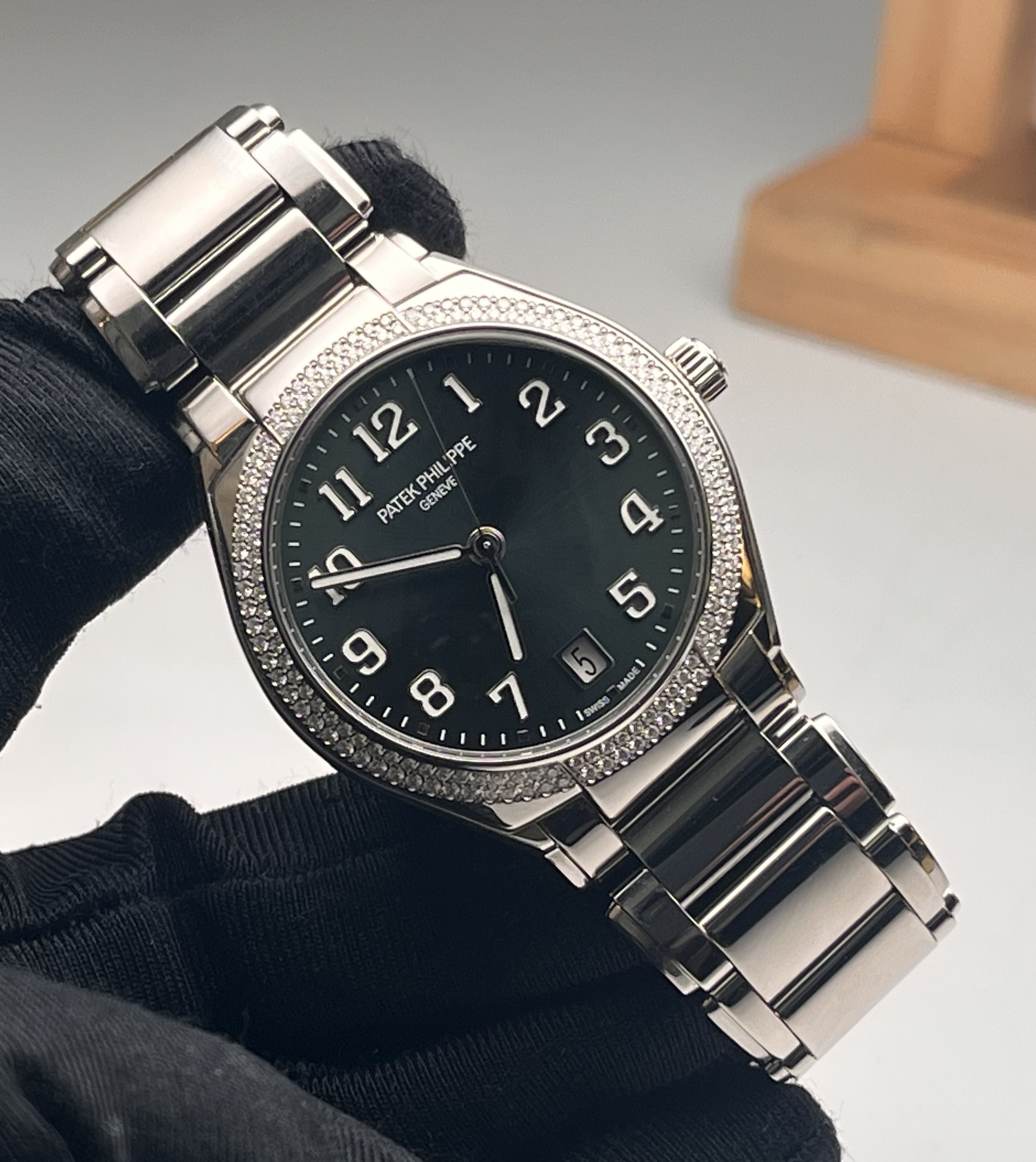 Patek Philippe 7300 / 1200A-011