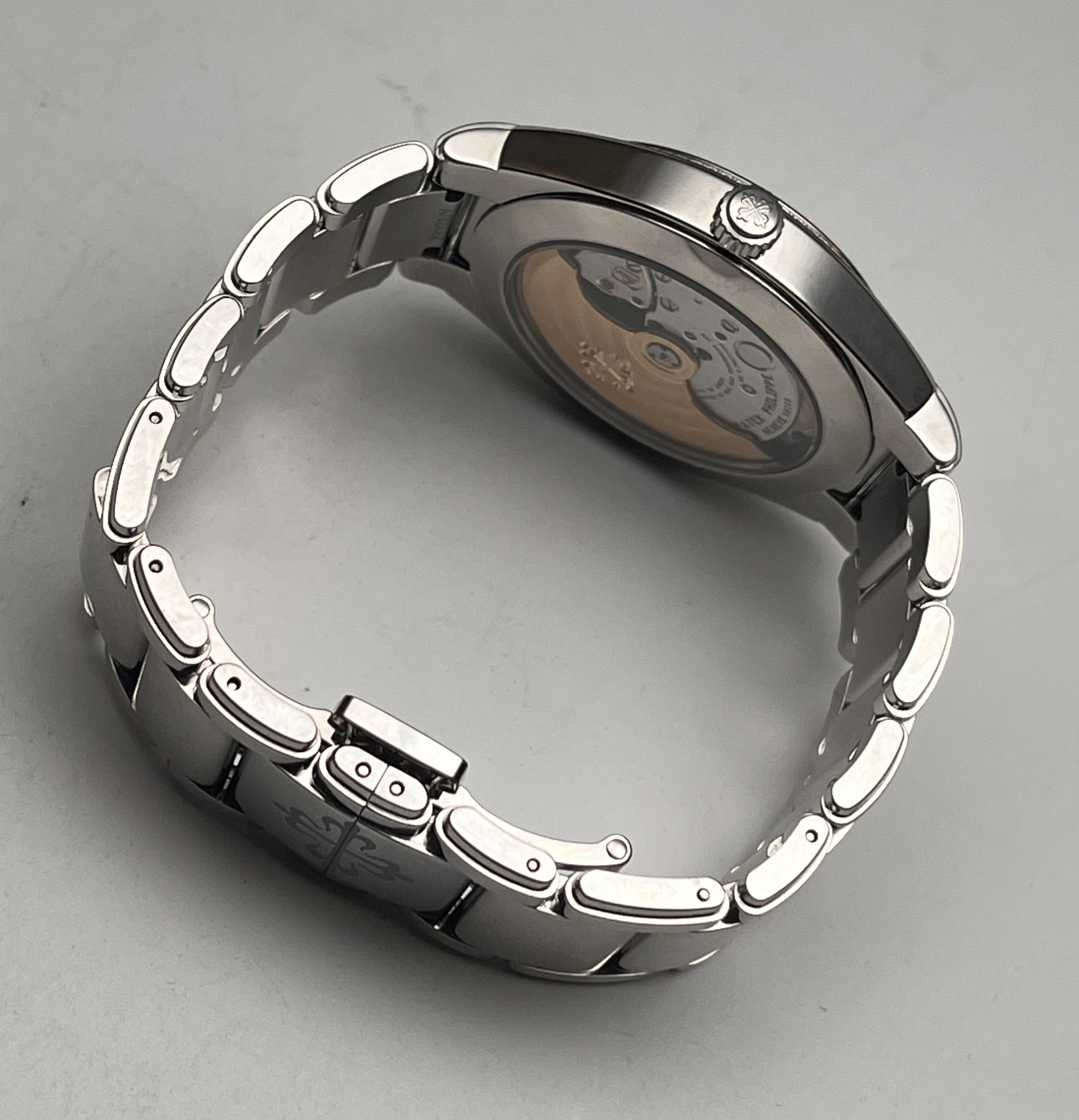 Patek Philippe 7300 / 1200A-011 detail 5