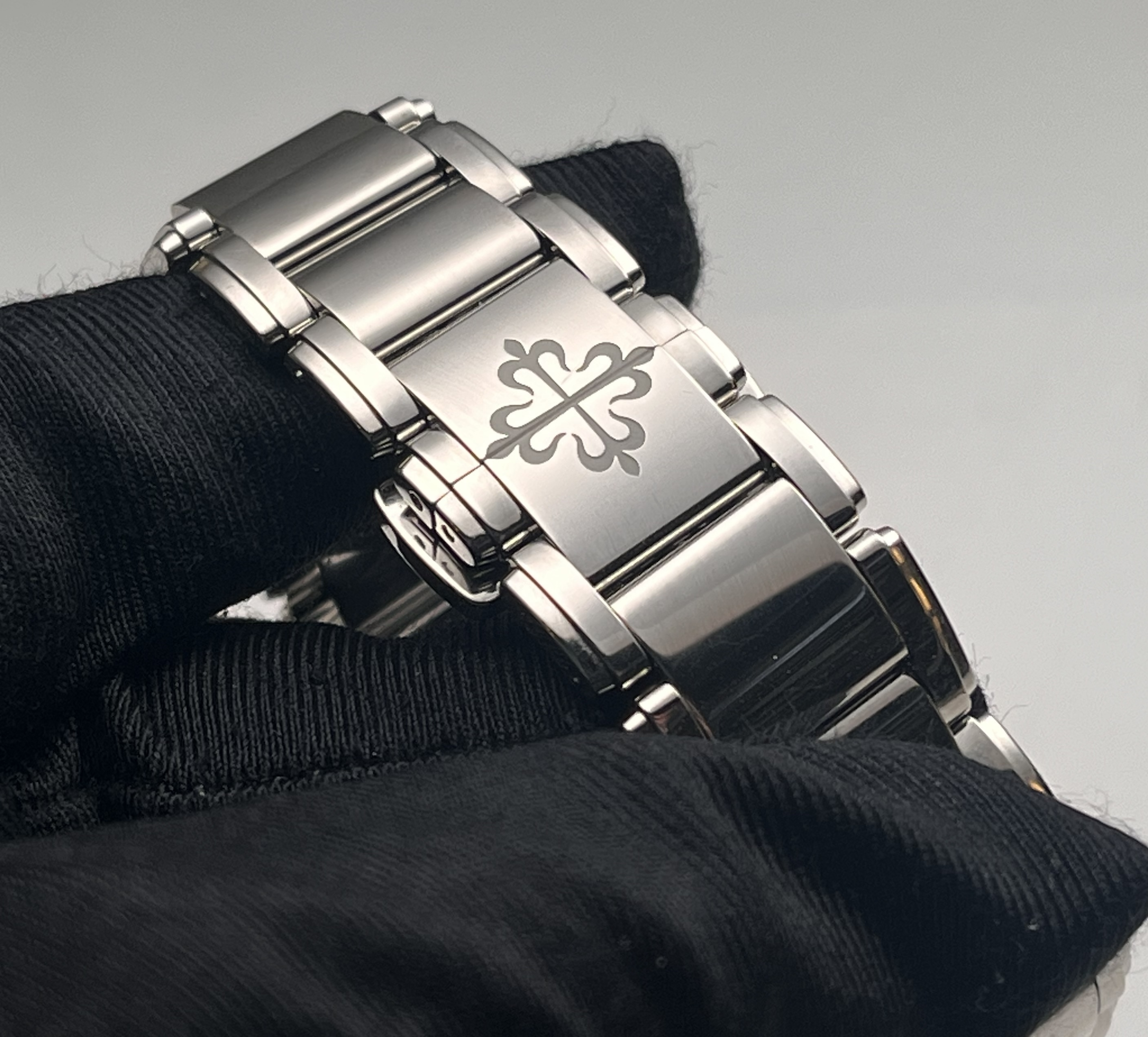 Patek Philippe 7300 / 1200A-011 detail 7