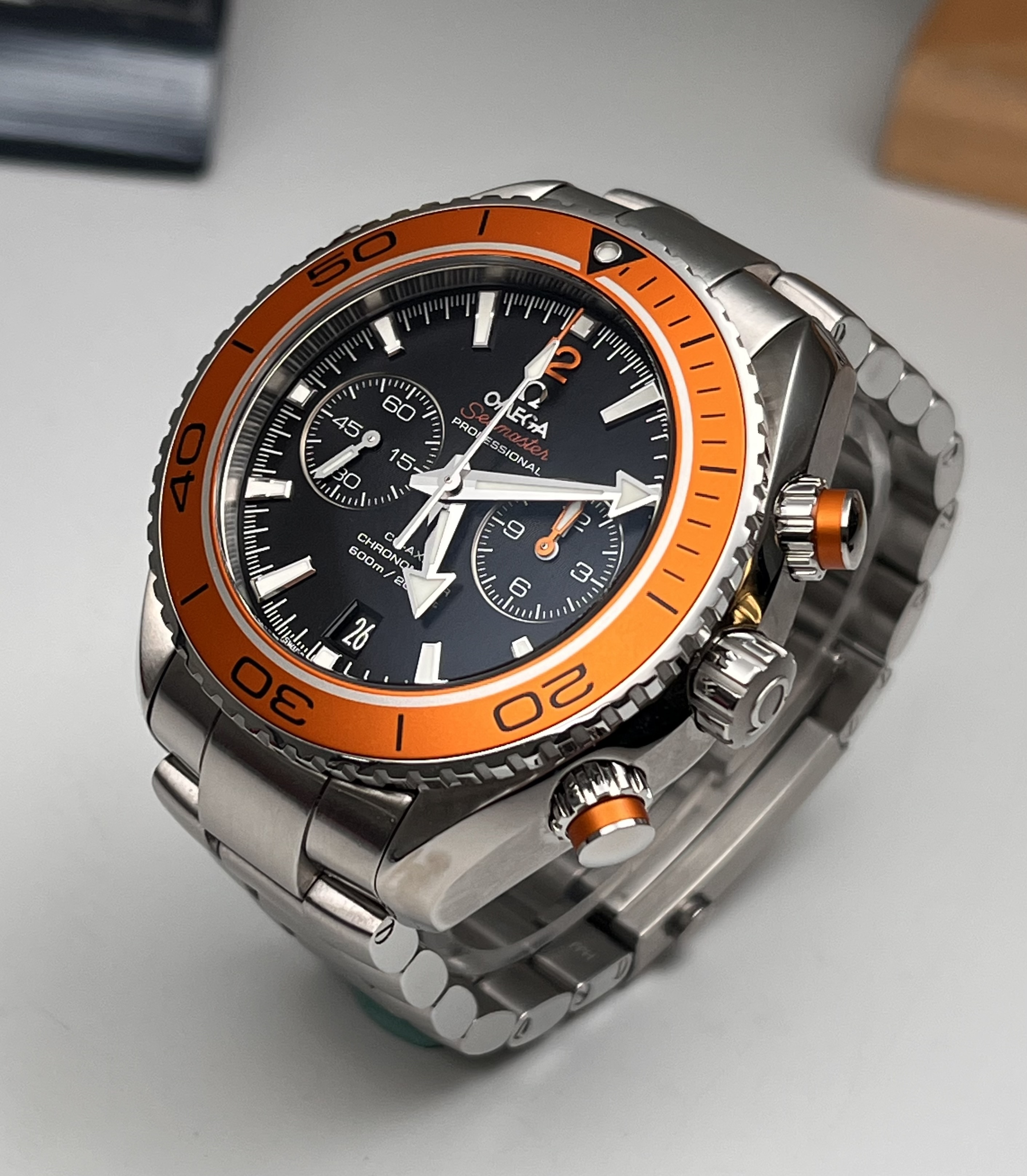 Omega 232.30.46.51.01.002 detail 3