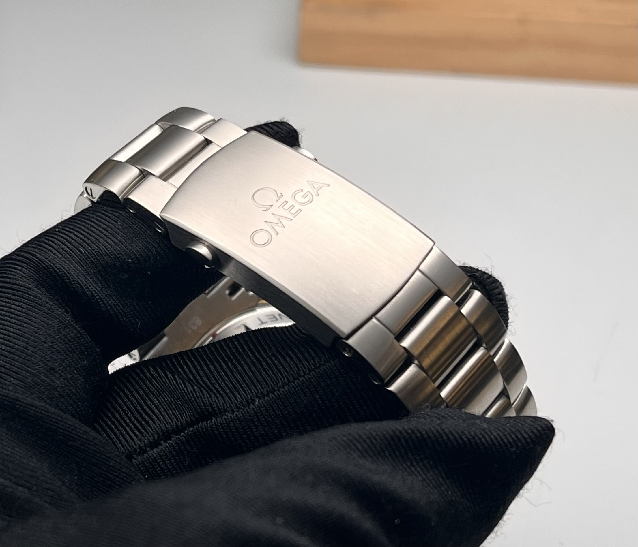 Omega 232.30.46.51.01.002 detail 5