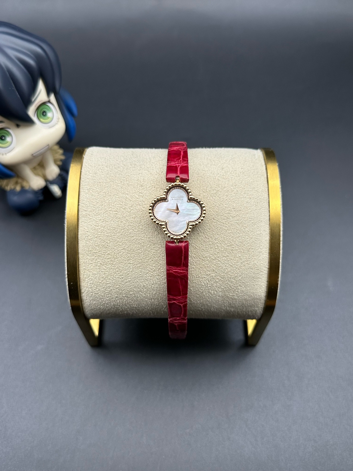 Van Cleef & Arpels VCARO8WS00 detail 1
