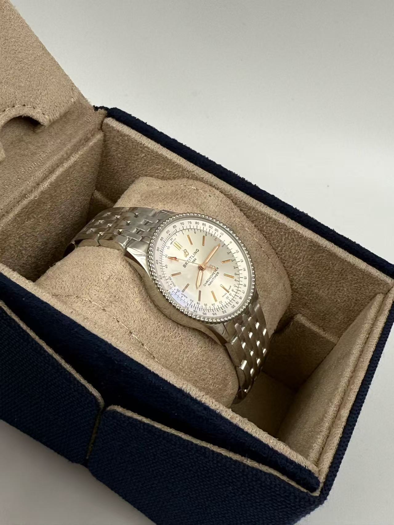 Breitling A17395F41G1A1 detail 2