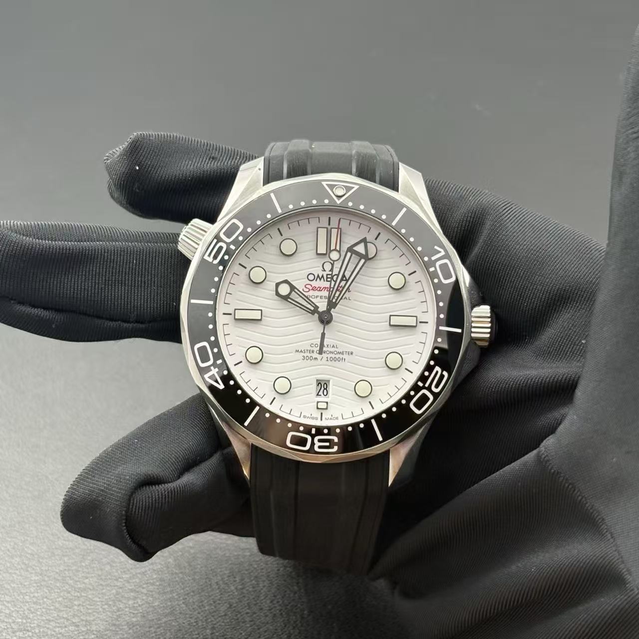 Omega 210.32.42.20.04.001