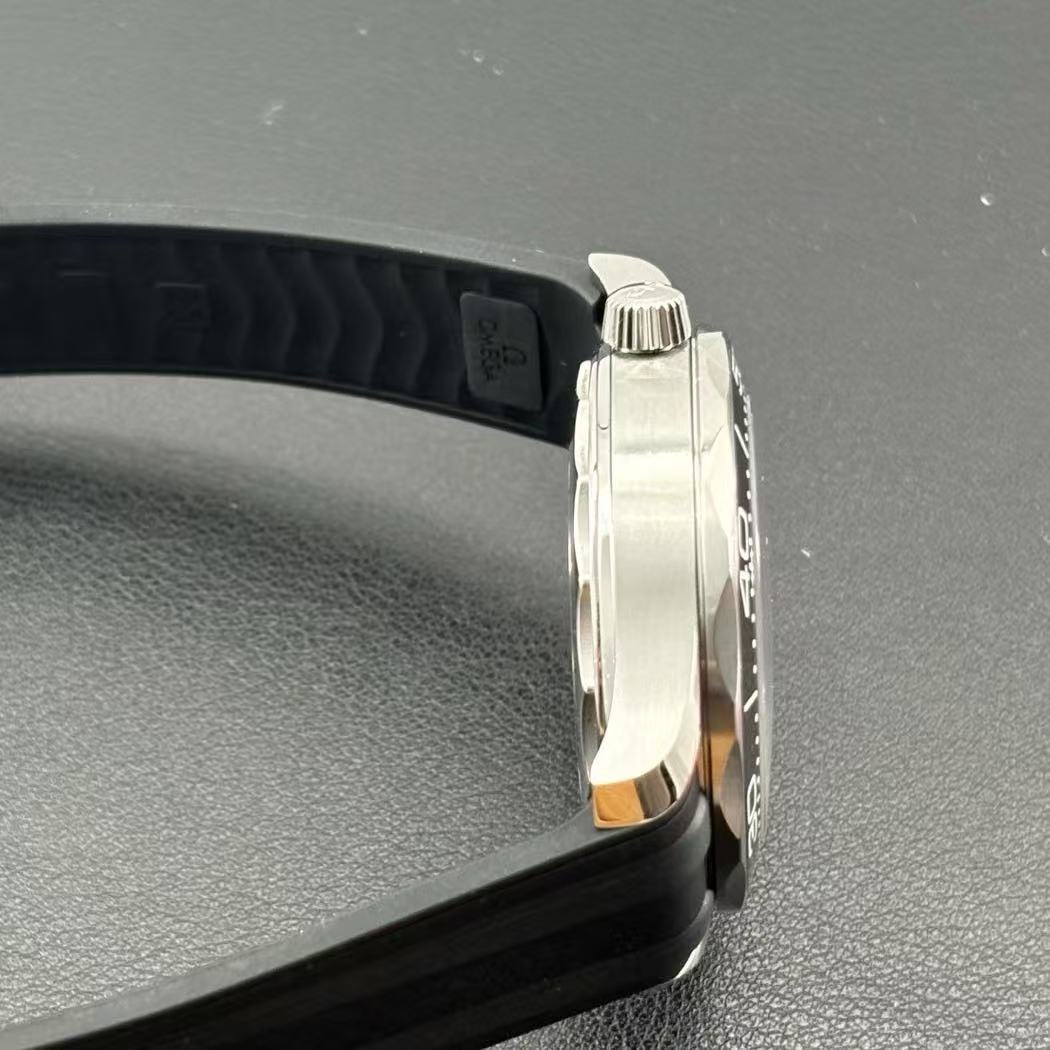 Omega 210.32.42.20.04.001 detail 2