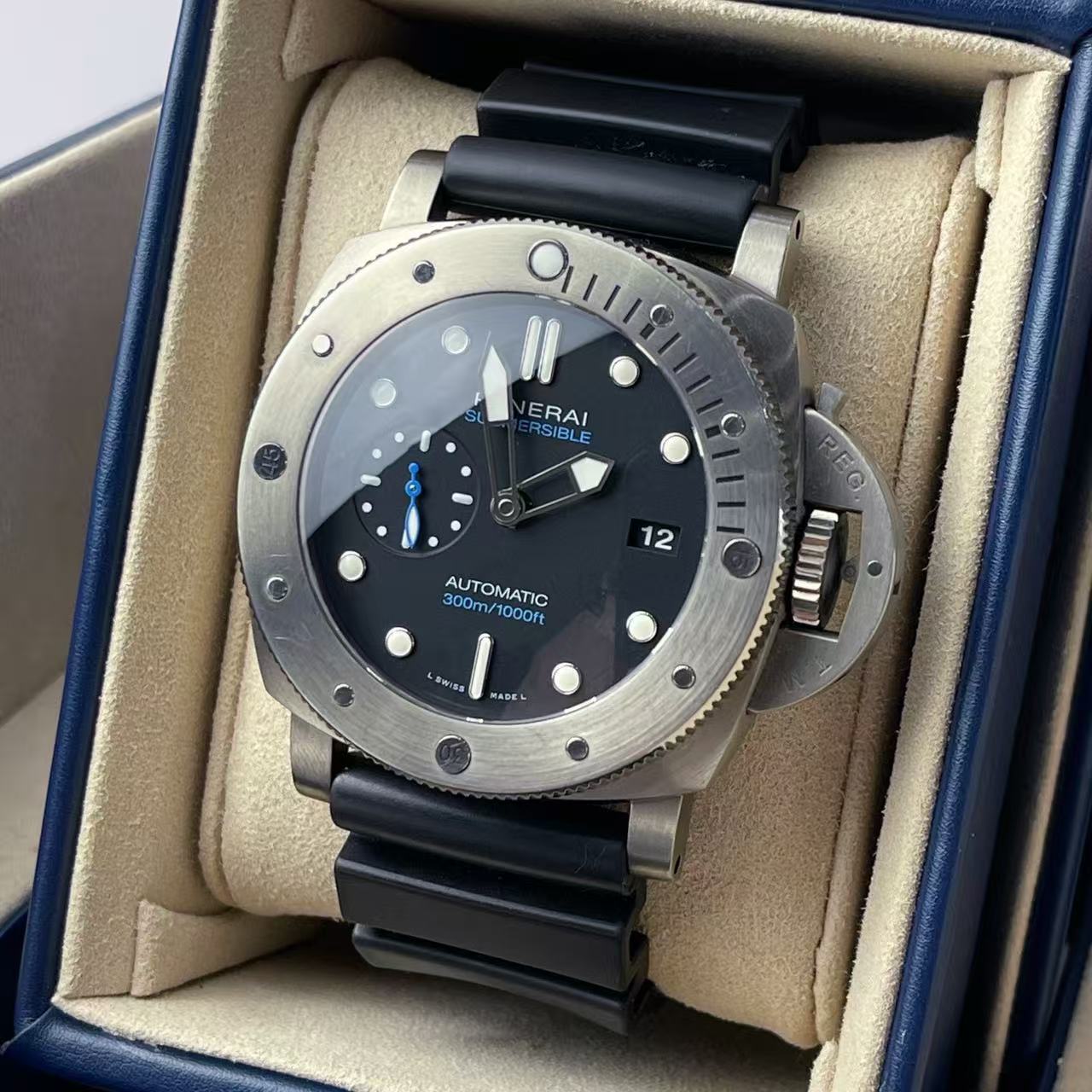 Panerai PAM02305 detail 4
