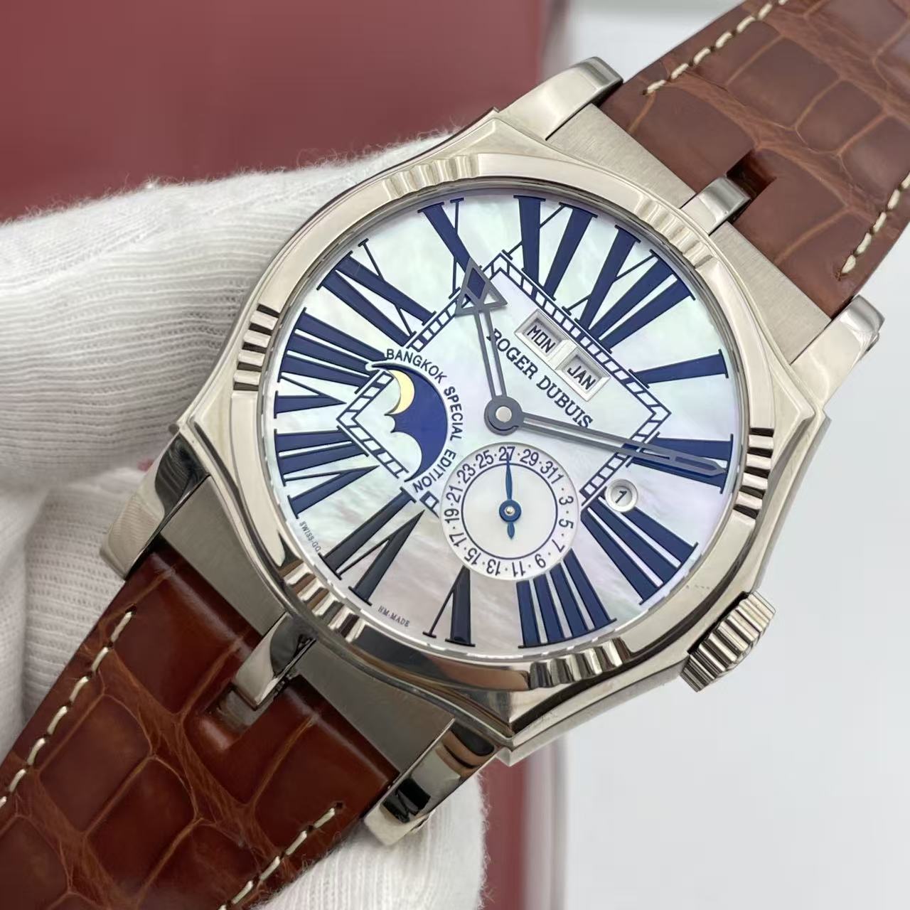 Roger Dubuis SY43 detail 1