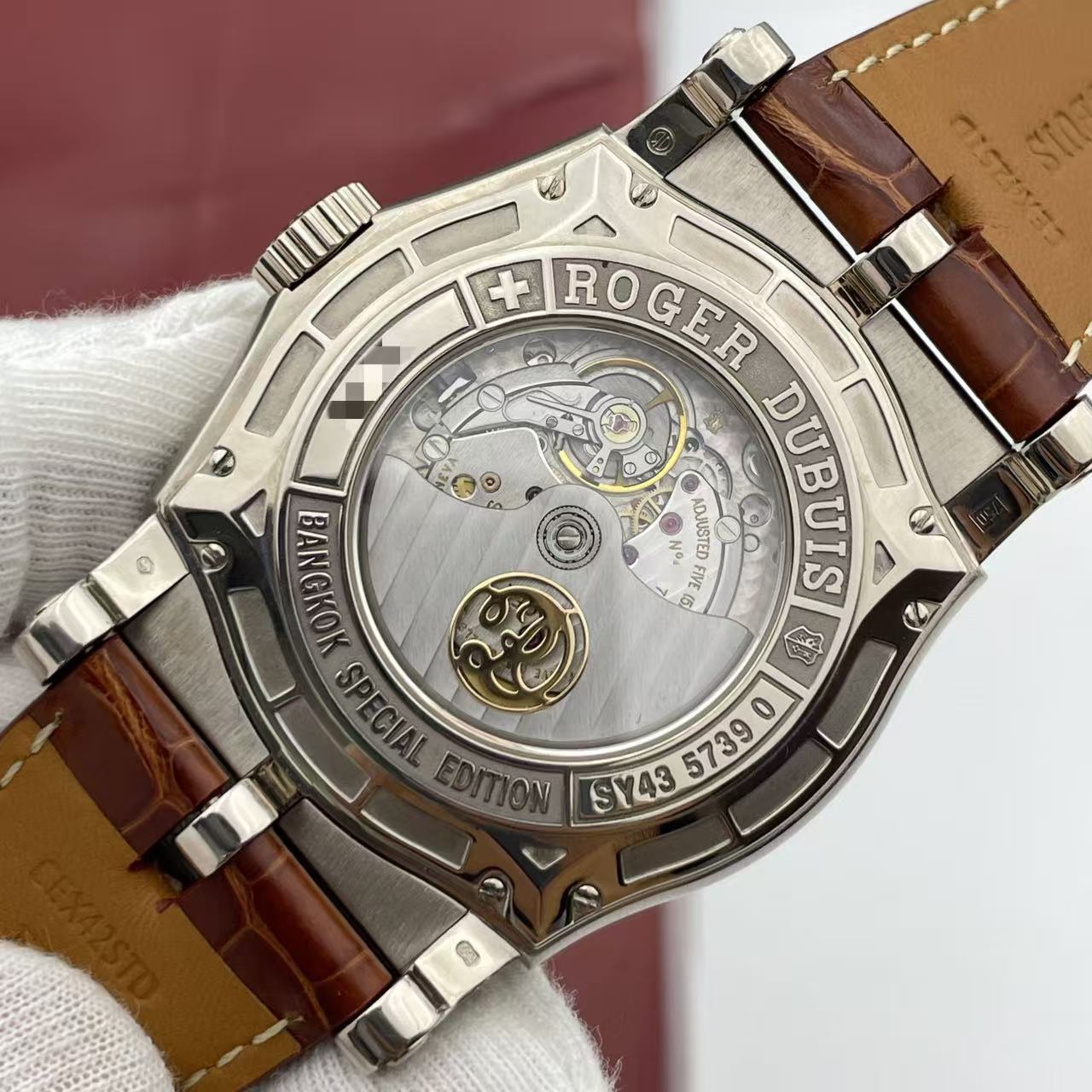 Roger Dubuis SY43 detail 5