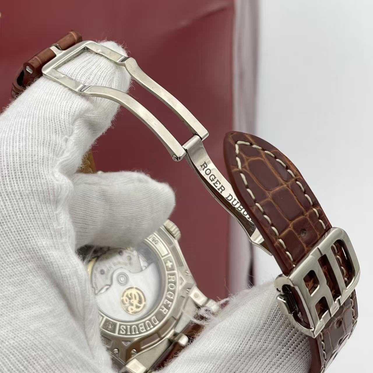 Roger Dubuis SY43 detail 6