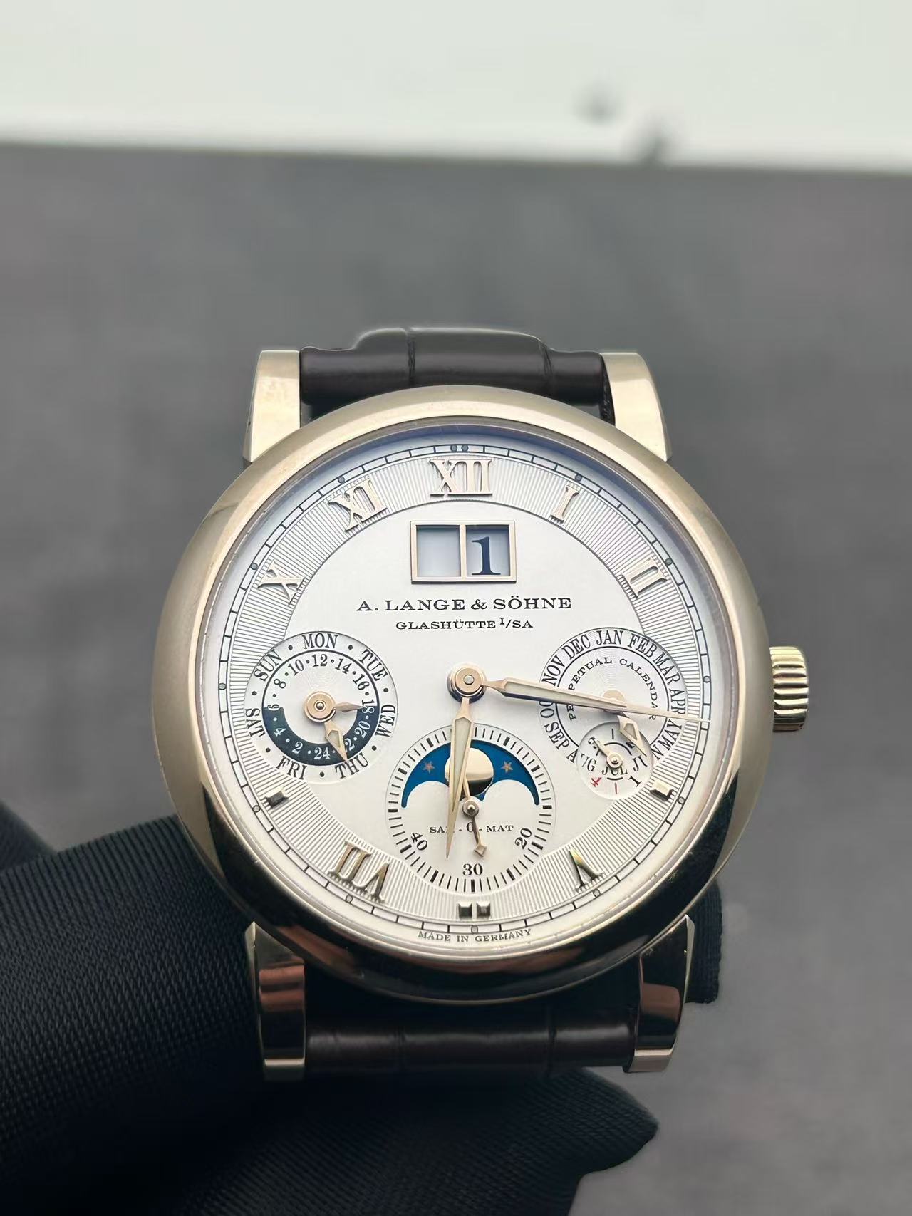 A. Lange & S&ouml;hne 310.050 detail 5