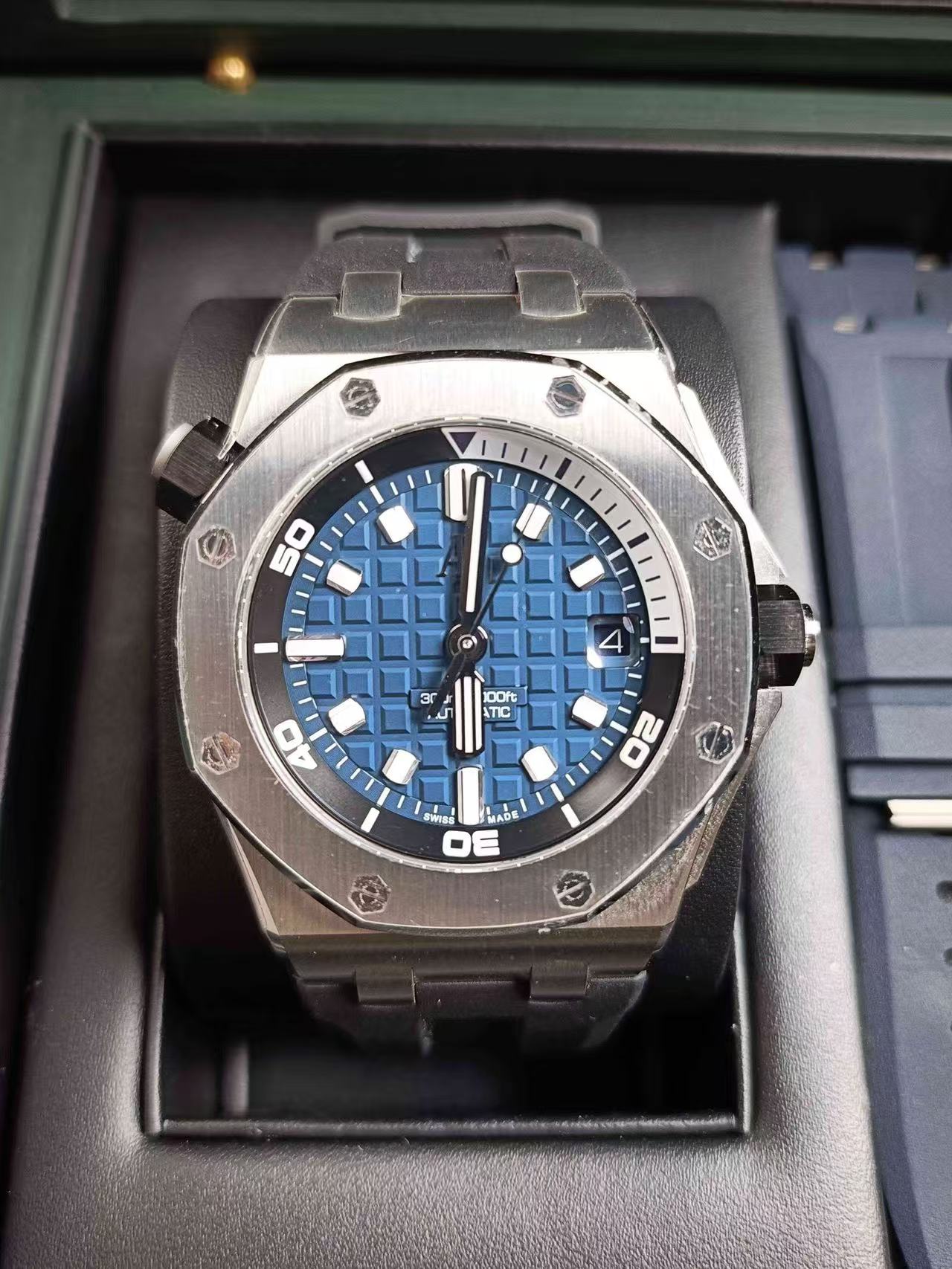 Audemars Piguet 15720st detail 1