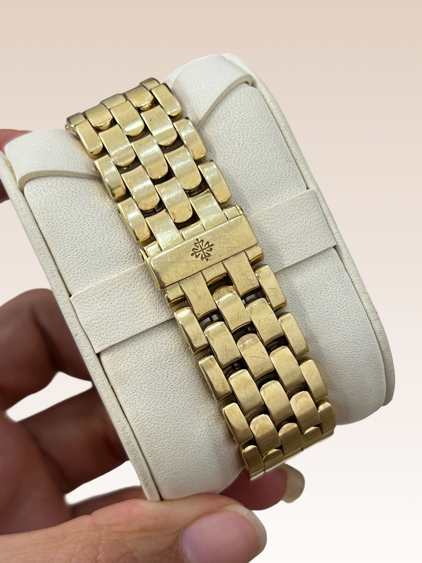 Patek Philippe 5127 / 1J-001 detail 3