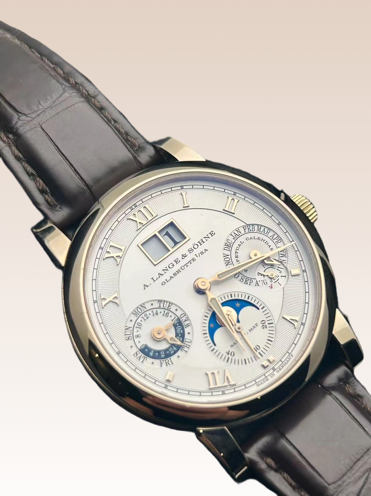 A. Lange & S&ouml;hne 310.050 detail 1