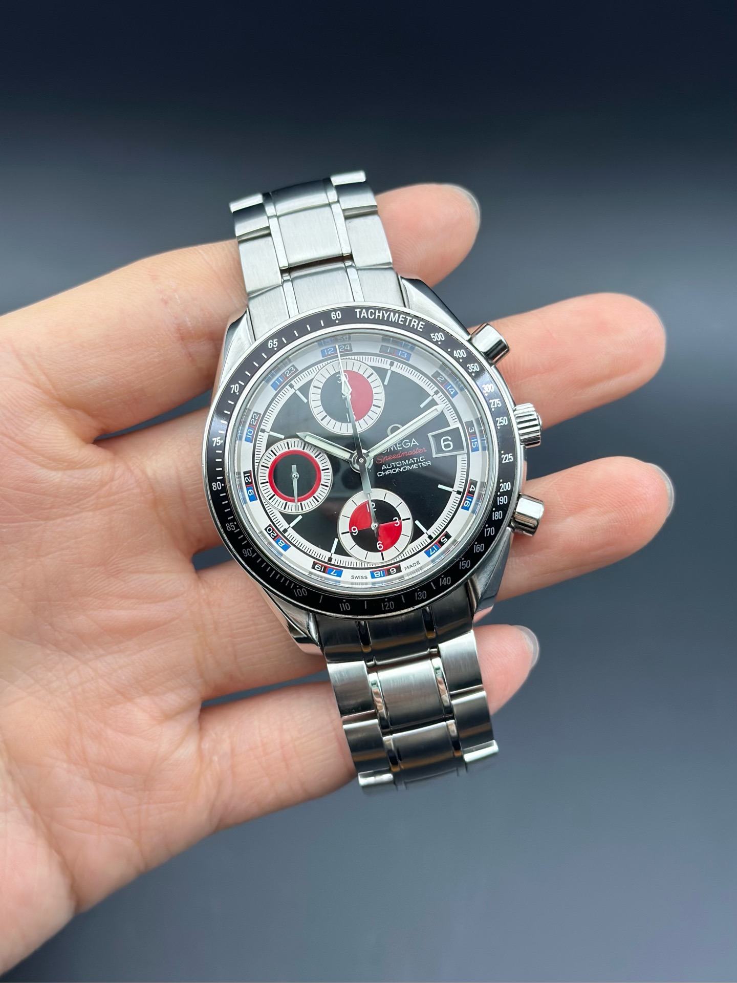 Omega 3210.52.00 detail 1