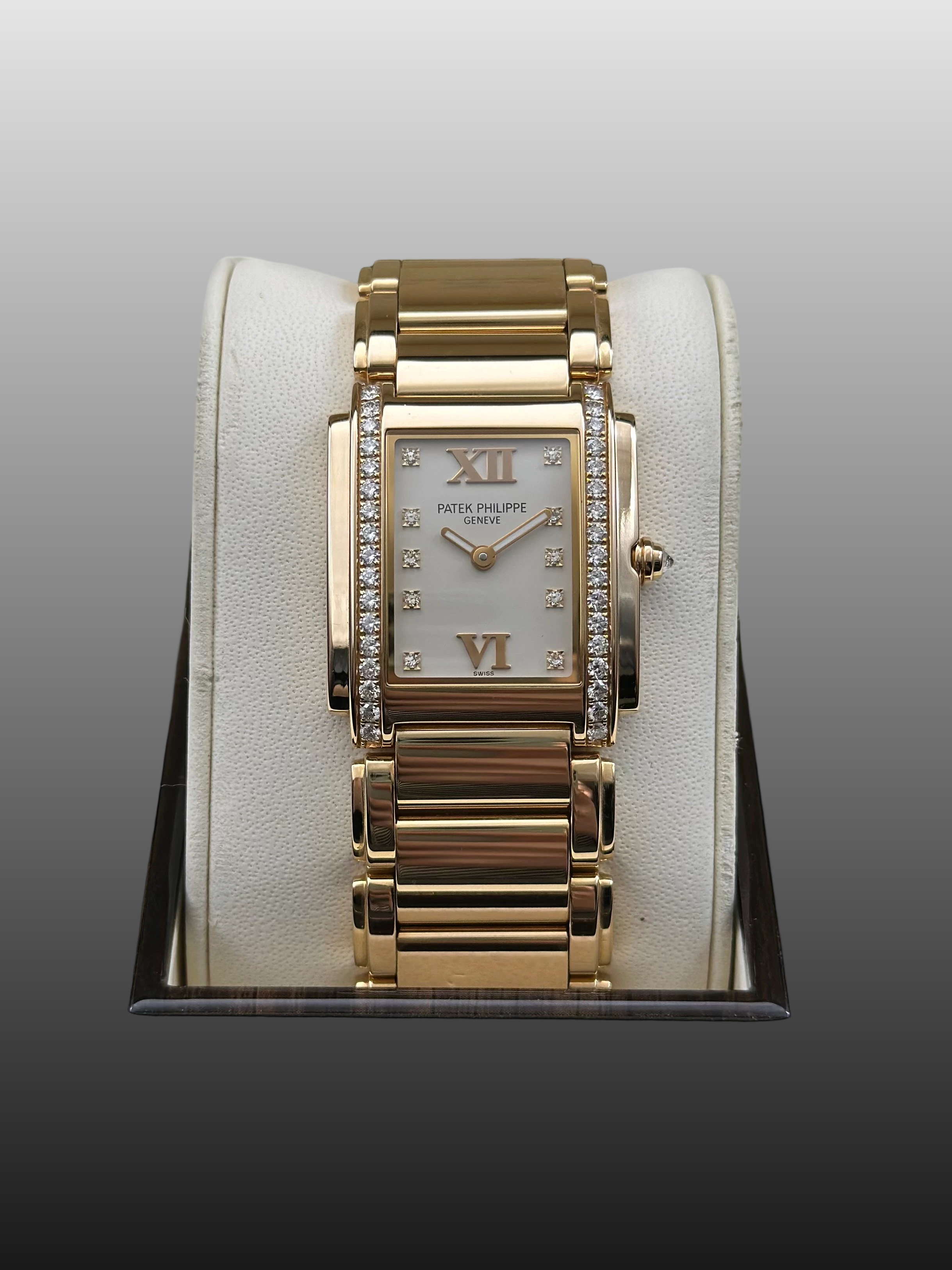 Patek Philippe 4910 / 11R-011 detail 1