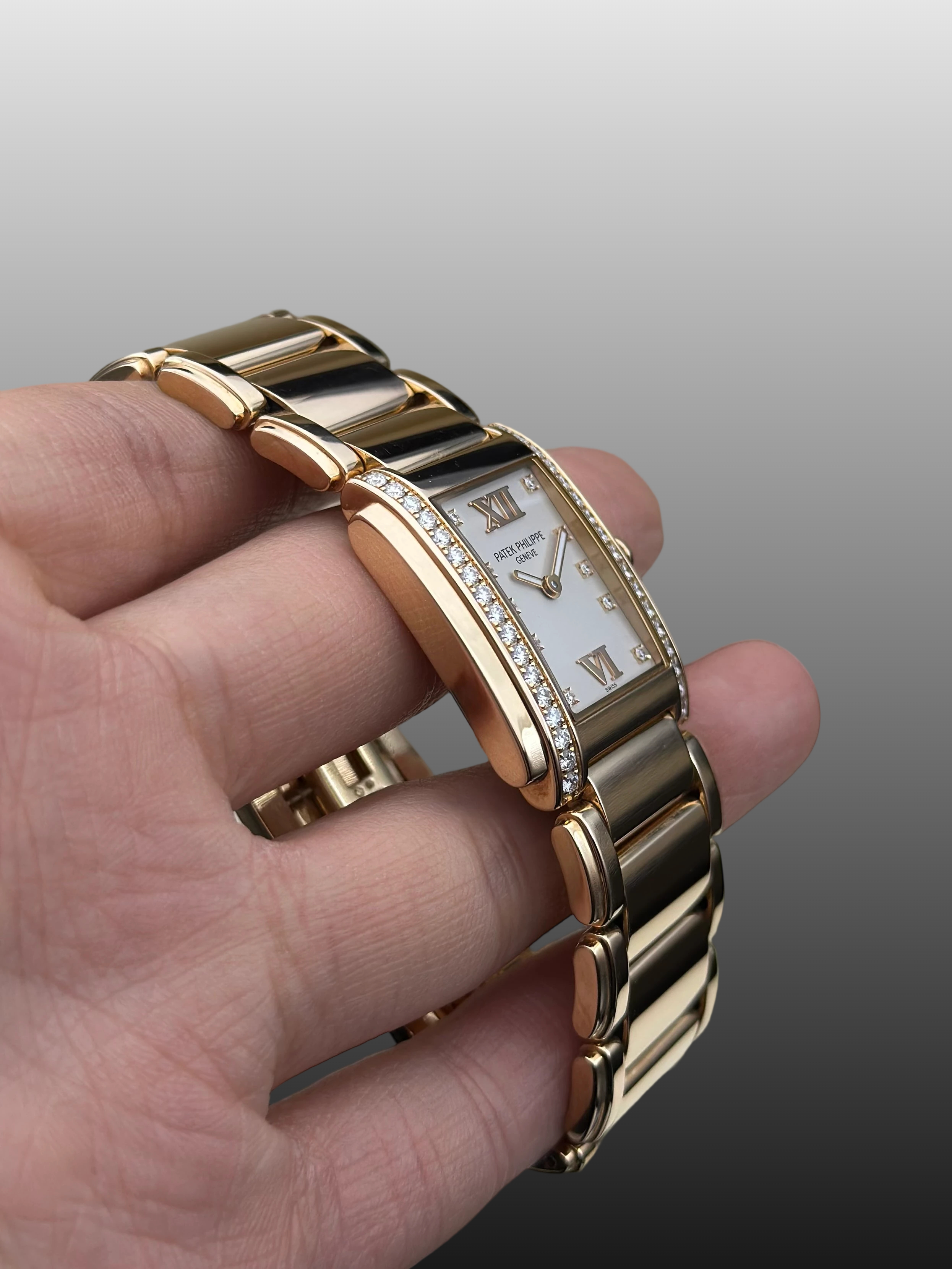 Patek Philippe 4910 / 11R-011 detail 2