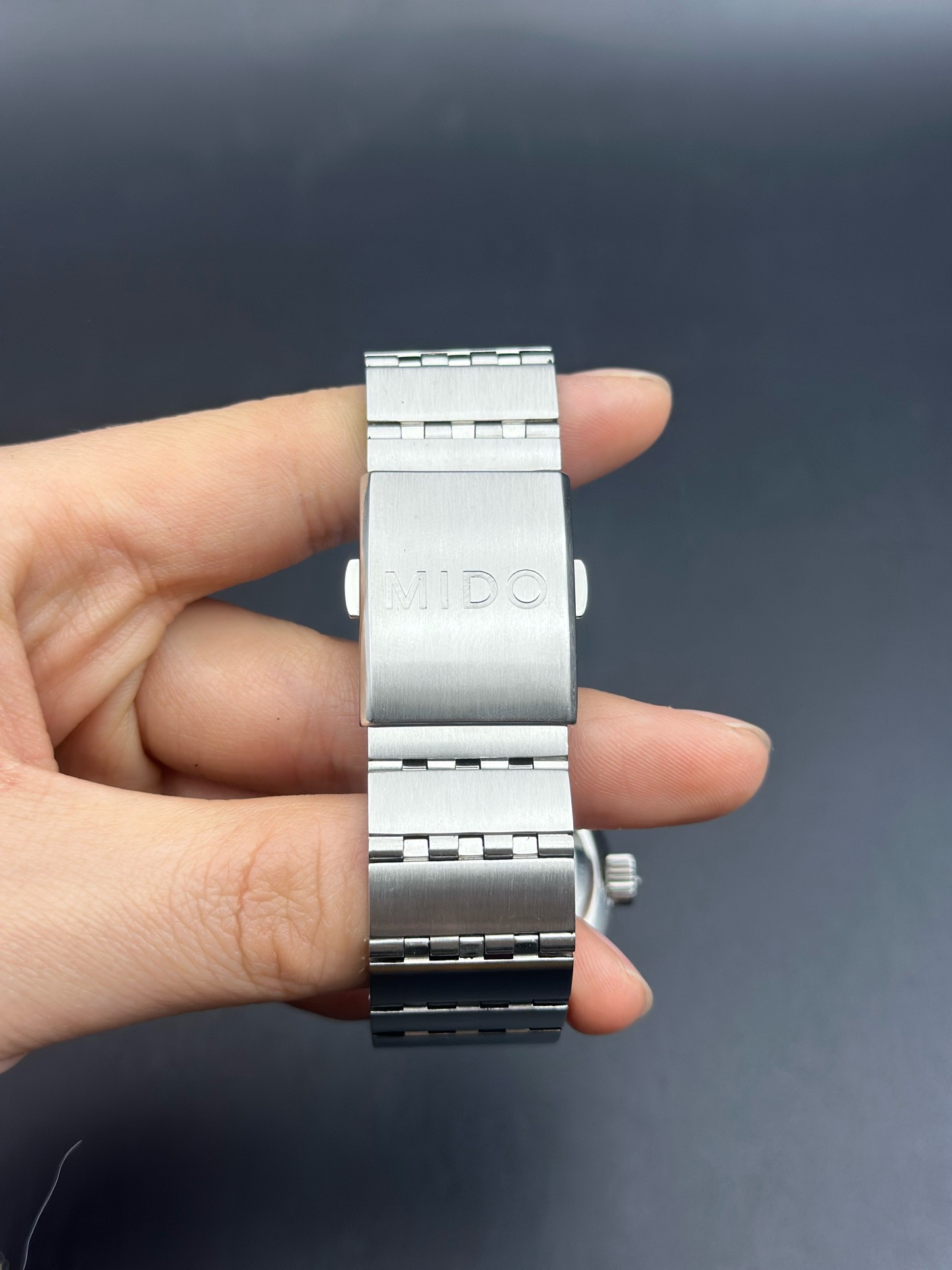Mido M8330.4.28.1 detail 4