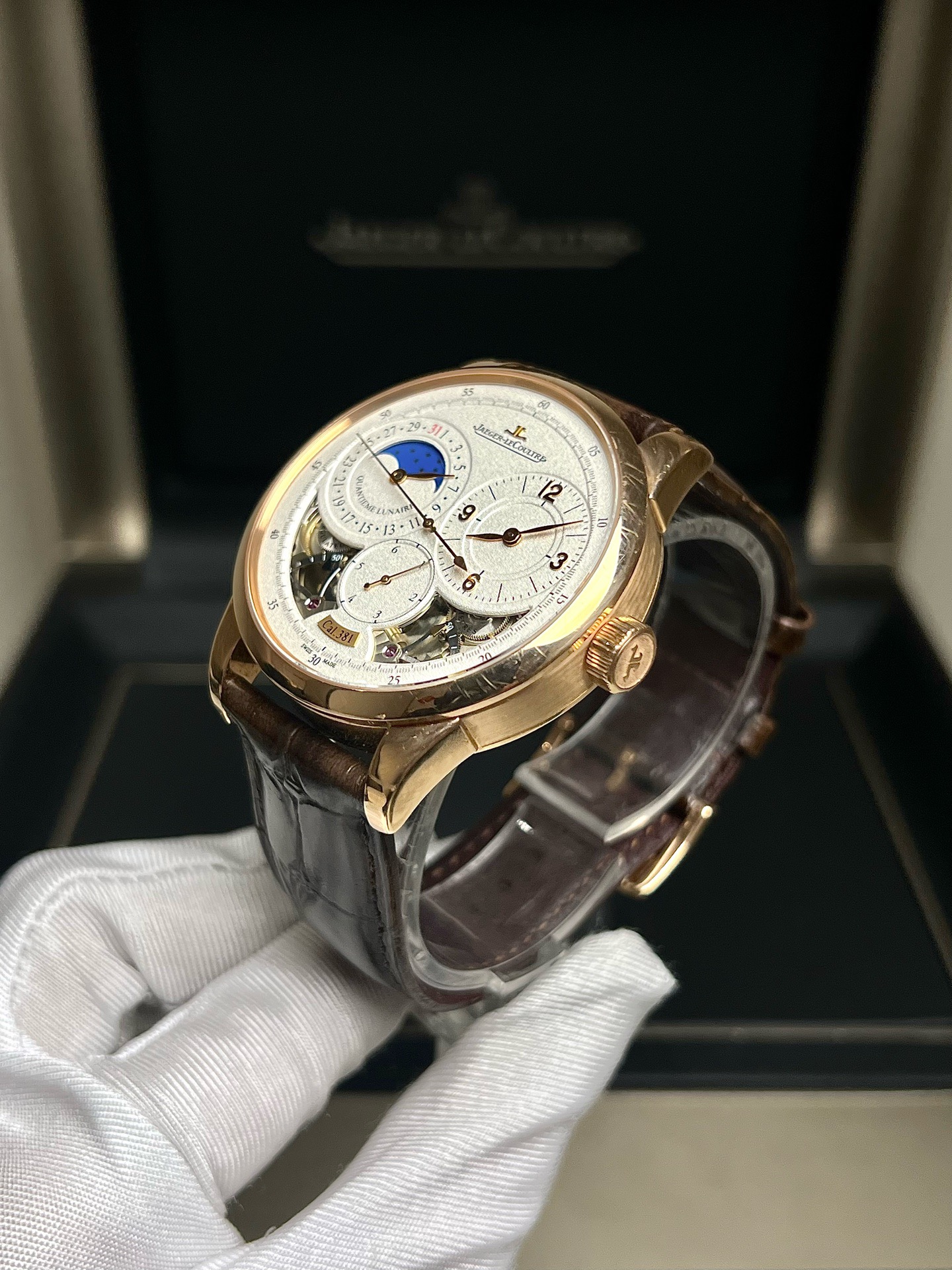 Jaeger-LeCoultre 6042422 detail 1