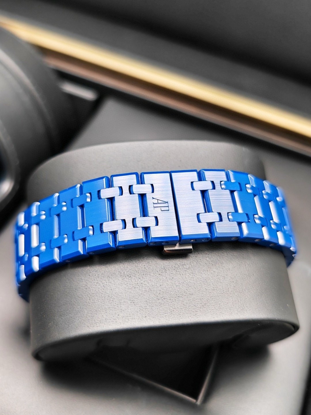 Audemars Piguet 26579CS.OO.1225CS.01 detail 6