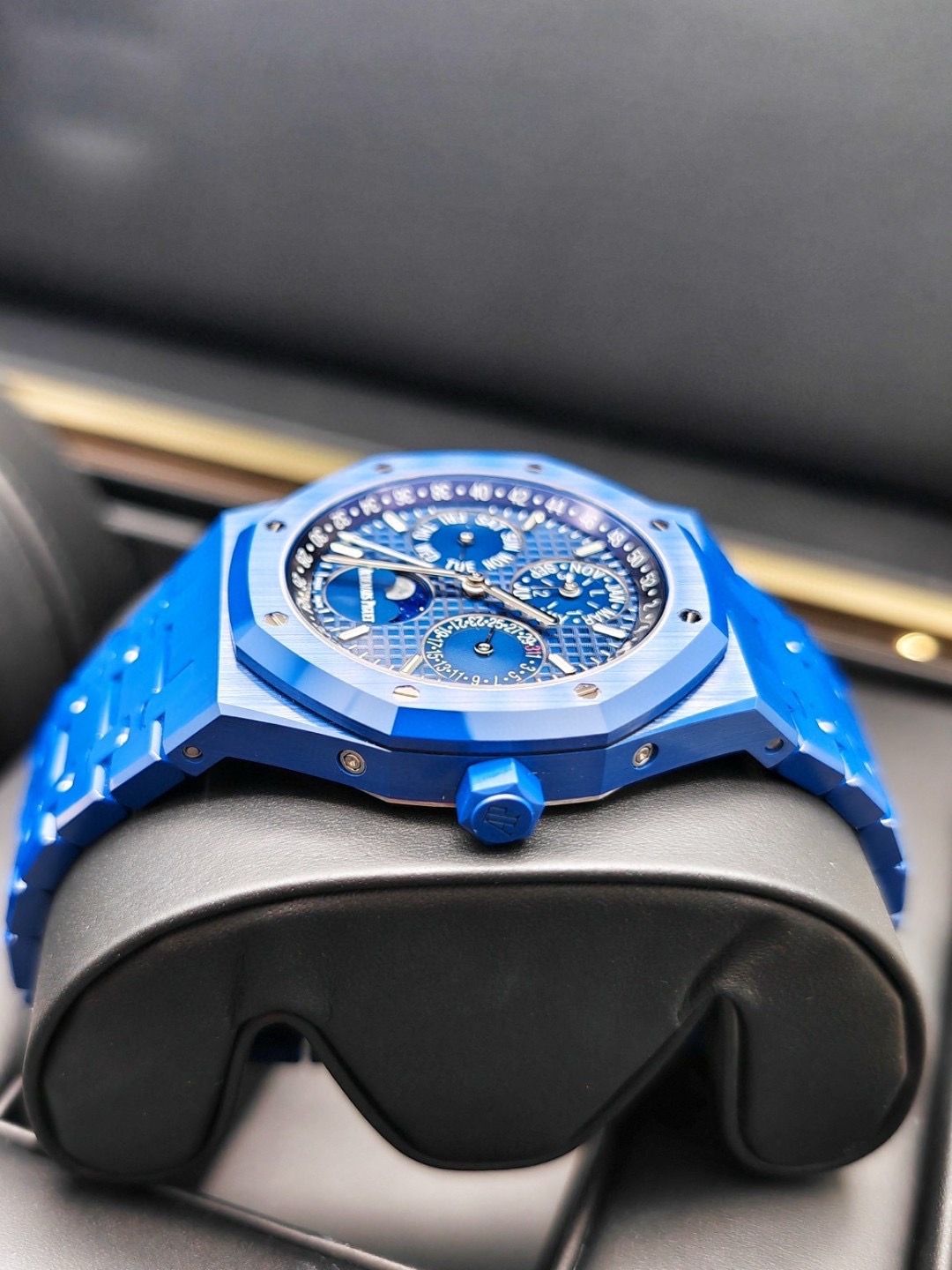 Audemars Piguet 26579CS.OO.1225CS.01 detail 2