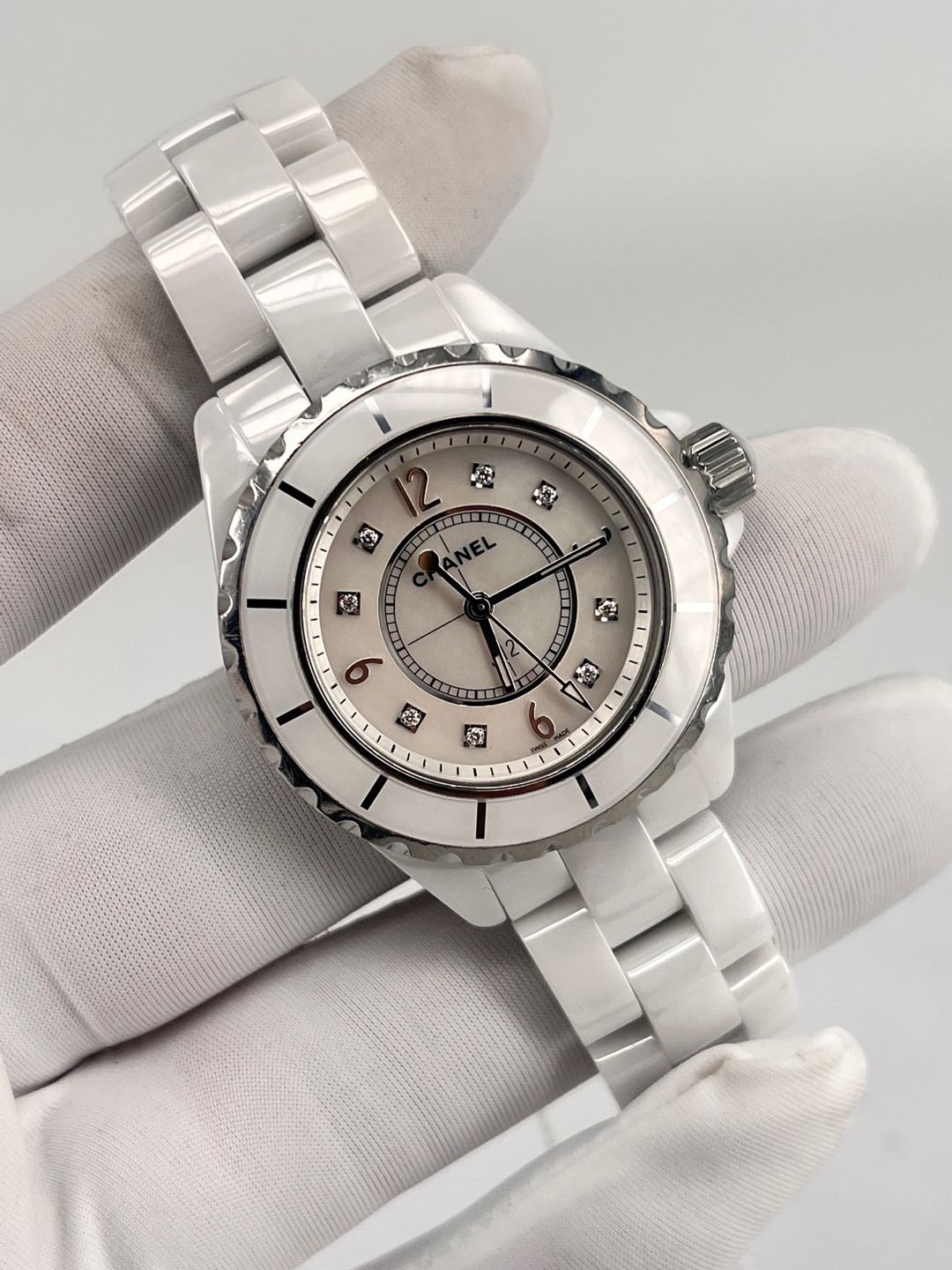 Chanel H2422 detail 1