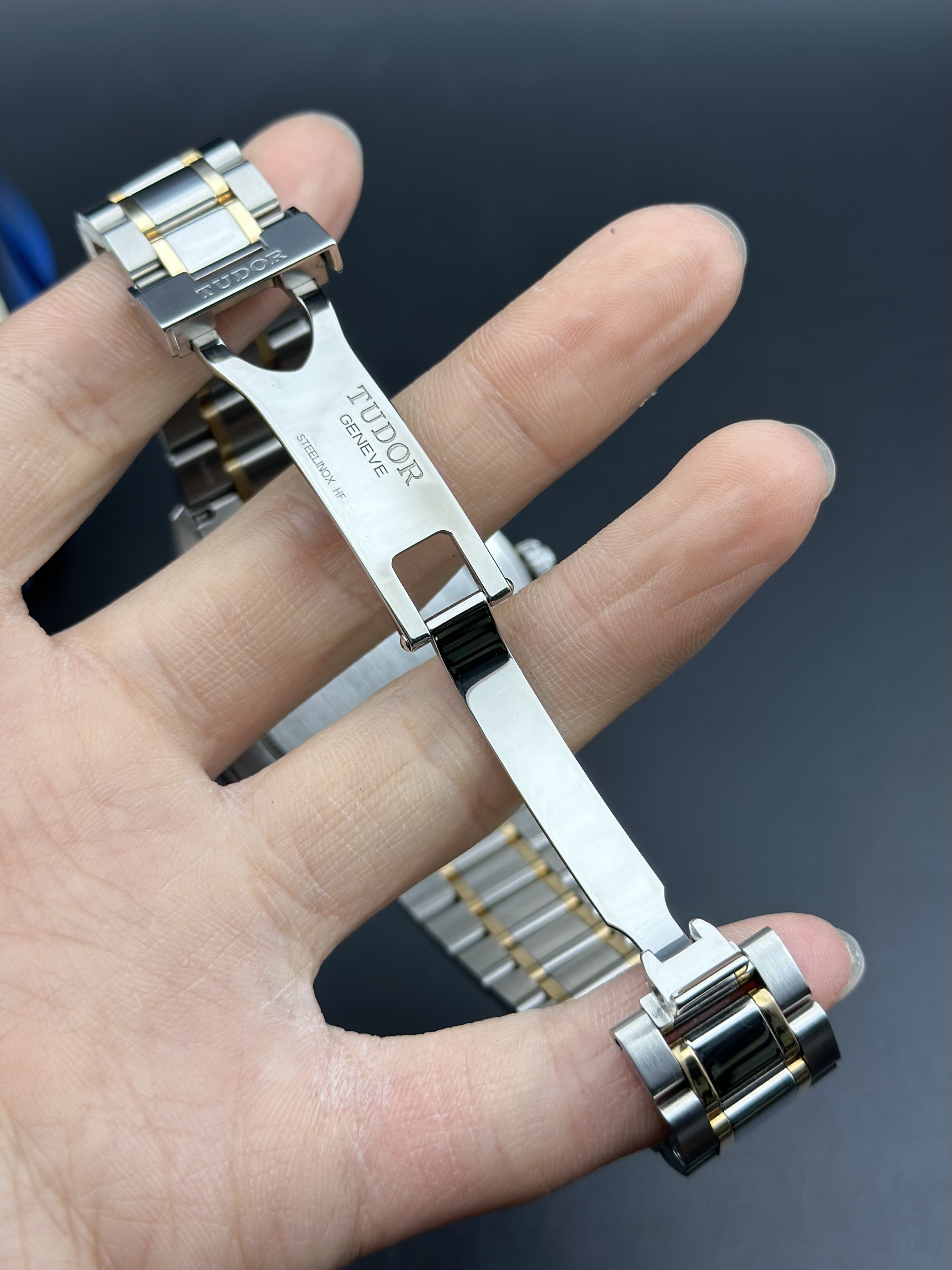 Tudor m12703-0003 detail 5