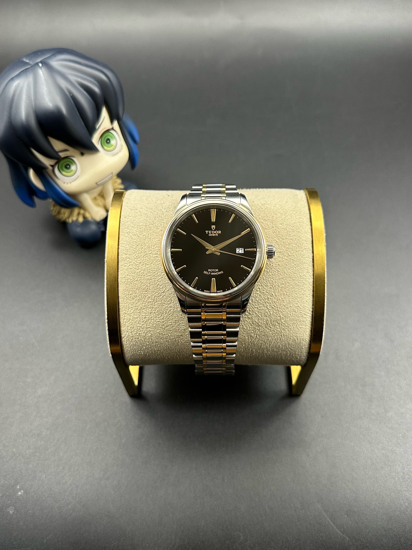 Tudor m12703-0003 detail 1