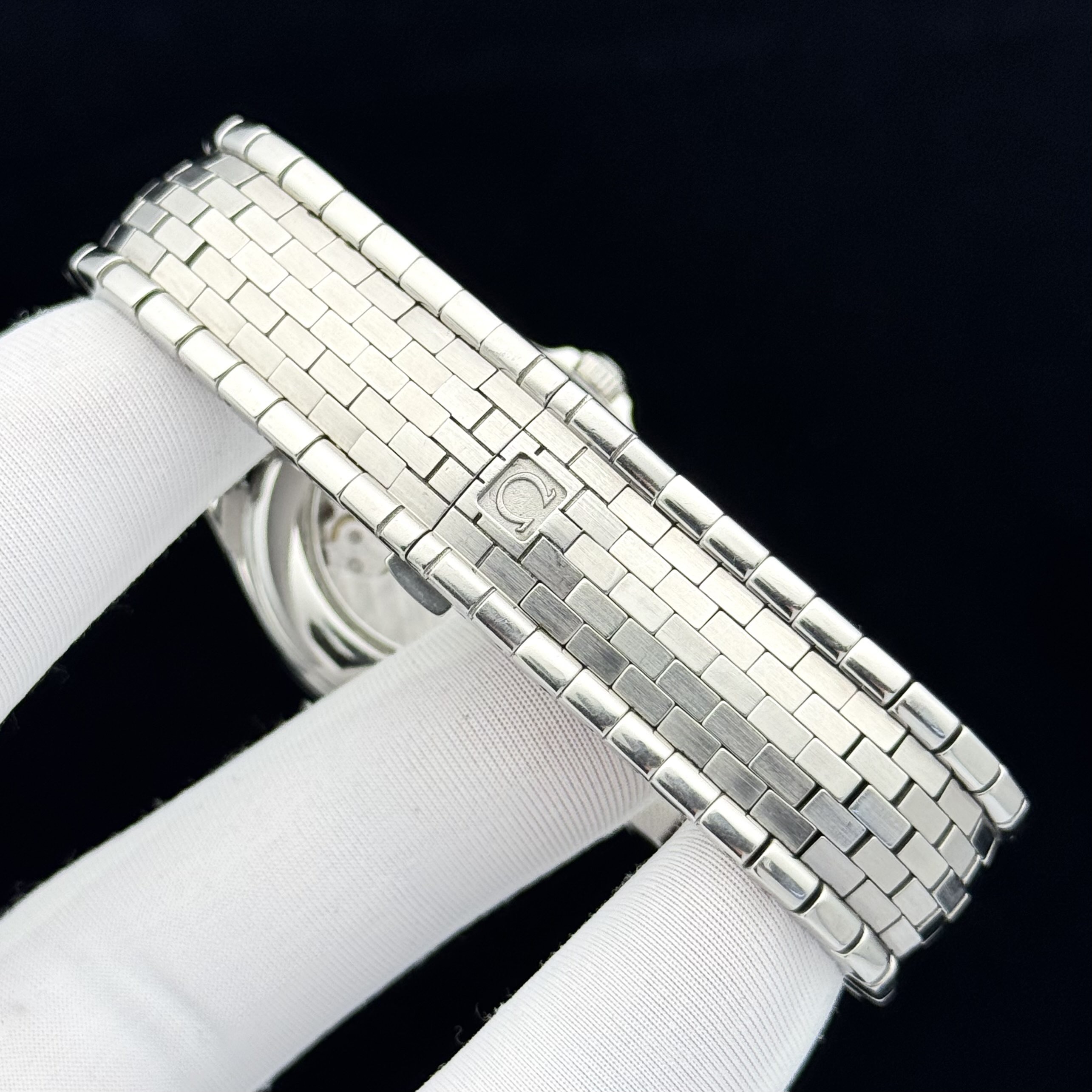 Omega 4581.31.00 detail 4