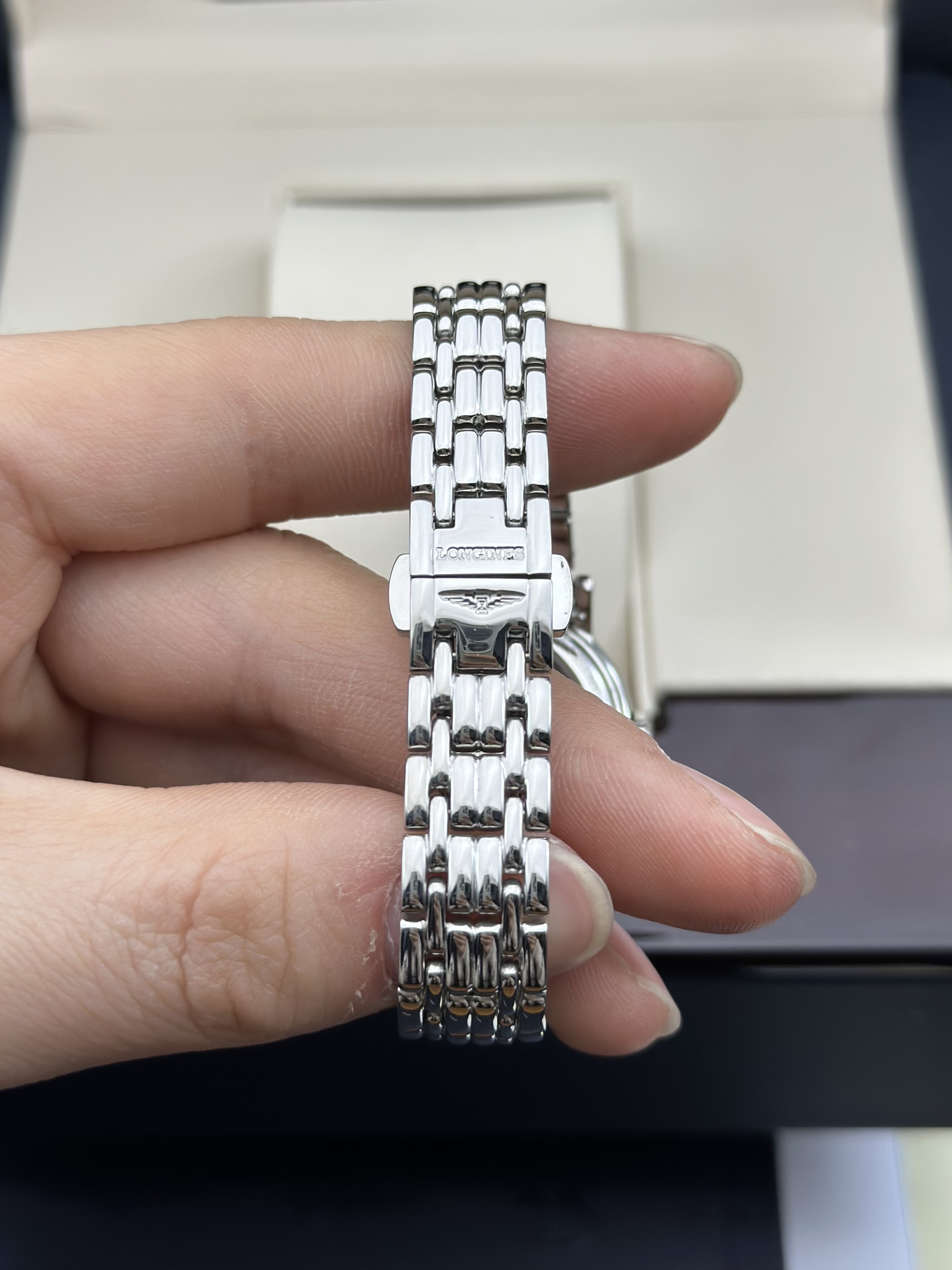 Longines L4.321.4.11.6 detail 3