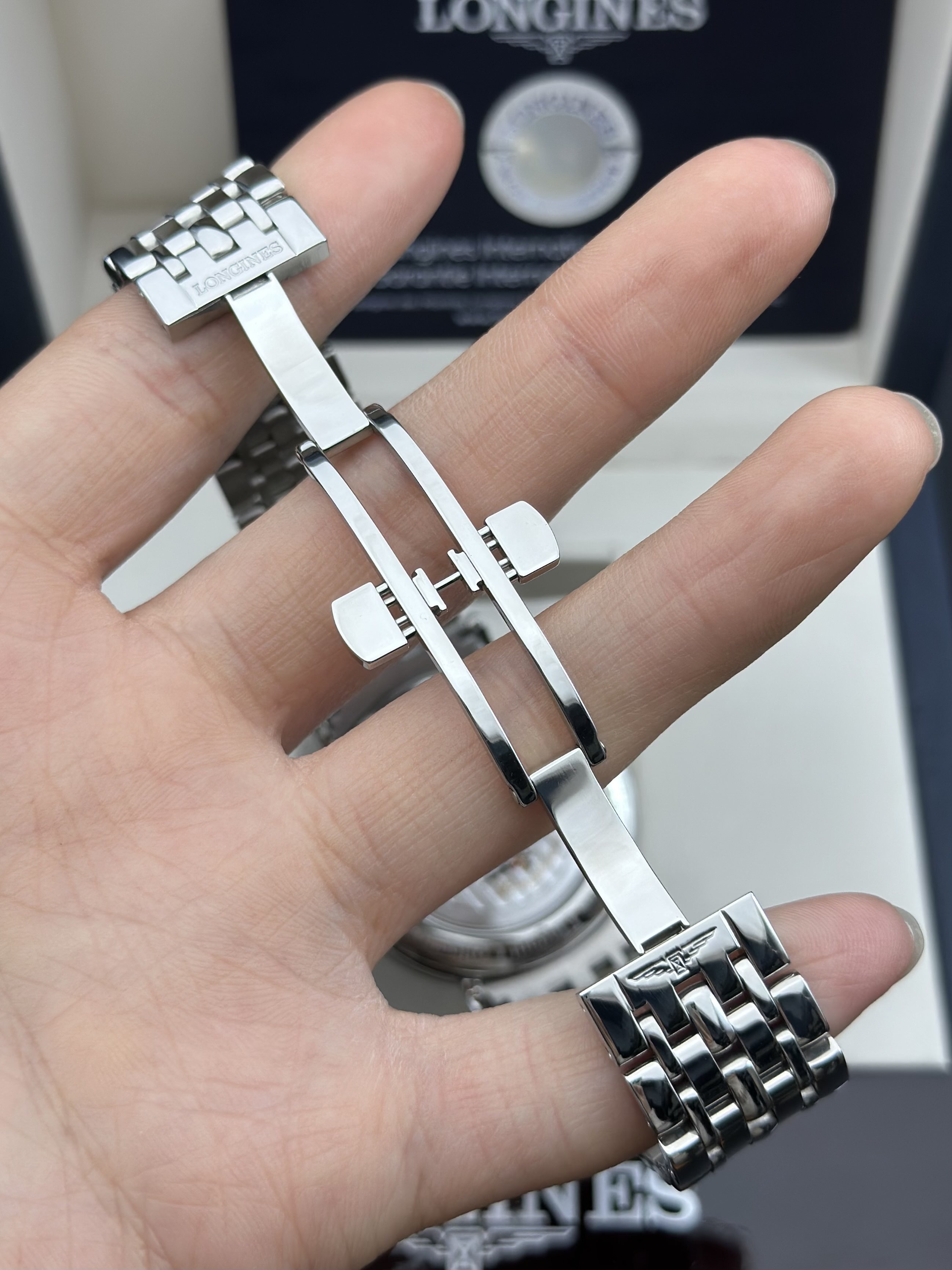 Longines L4.810.4.97.6 detail 4