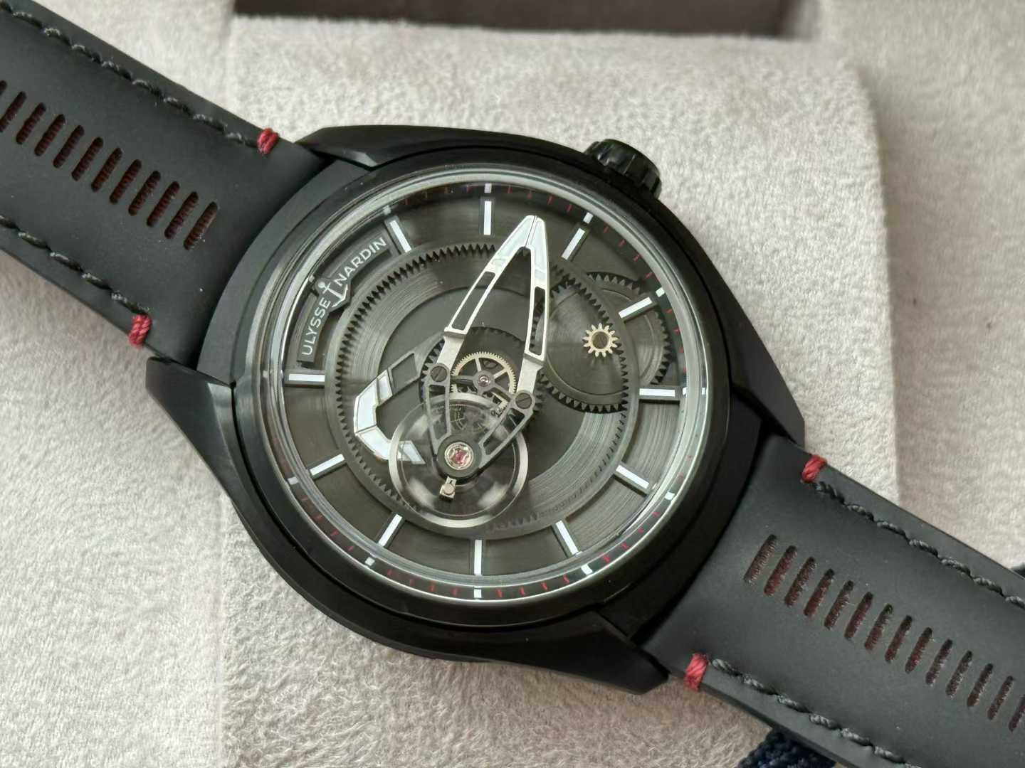 Ulysse Nardin 2303-270 detail 1
