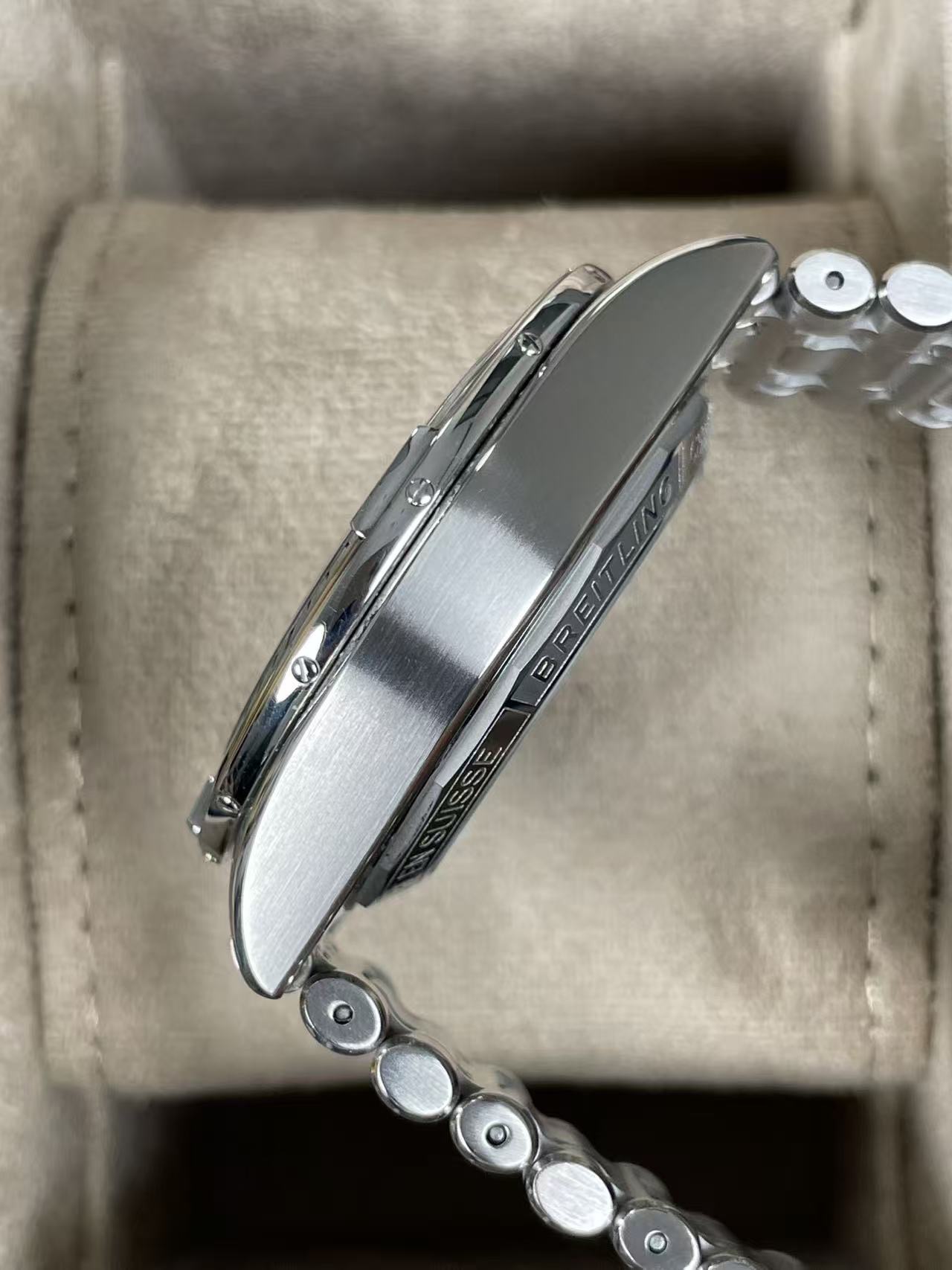 Breitling AB0134101L1A1 detail 3