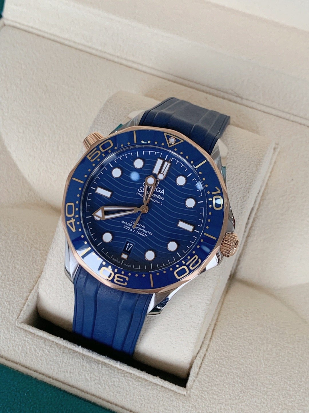 Omega 210.22.42.20.03.002 detail 2