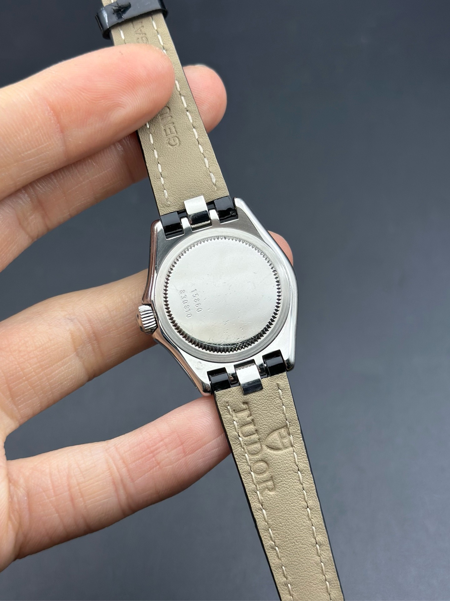 Tudor 15860 detail 6